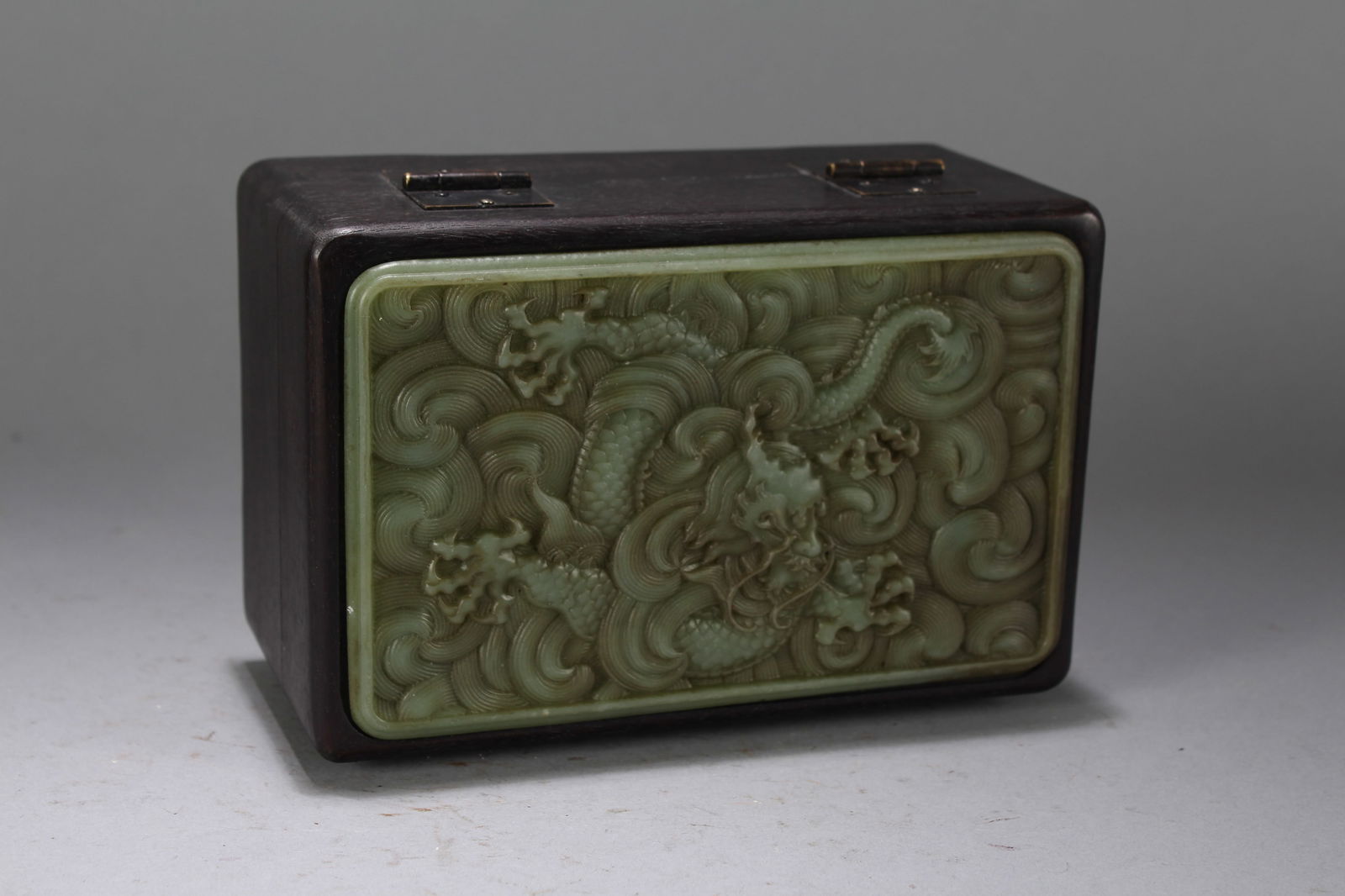 A Chinese Lidded Dragon-decorating Jade-inserted Fortune Box - 2