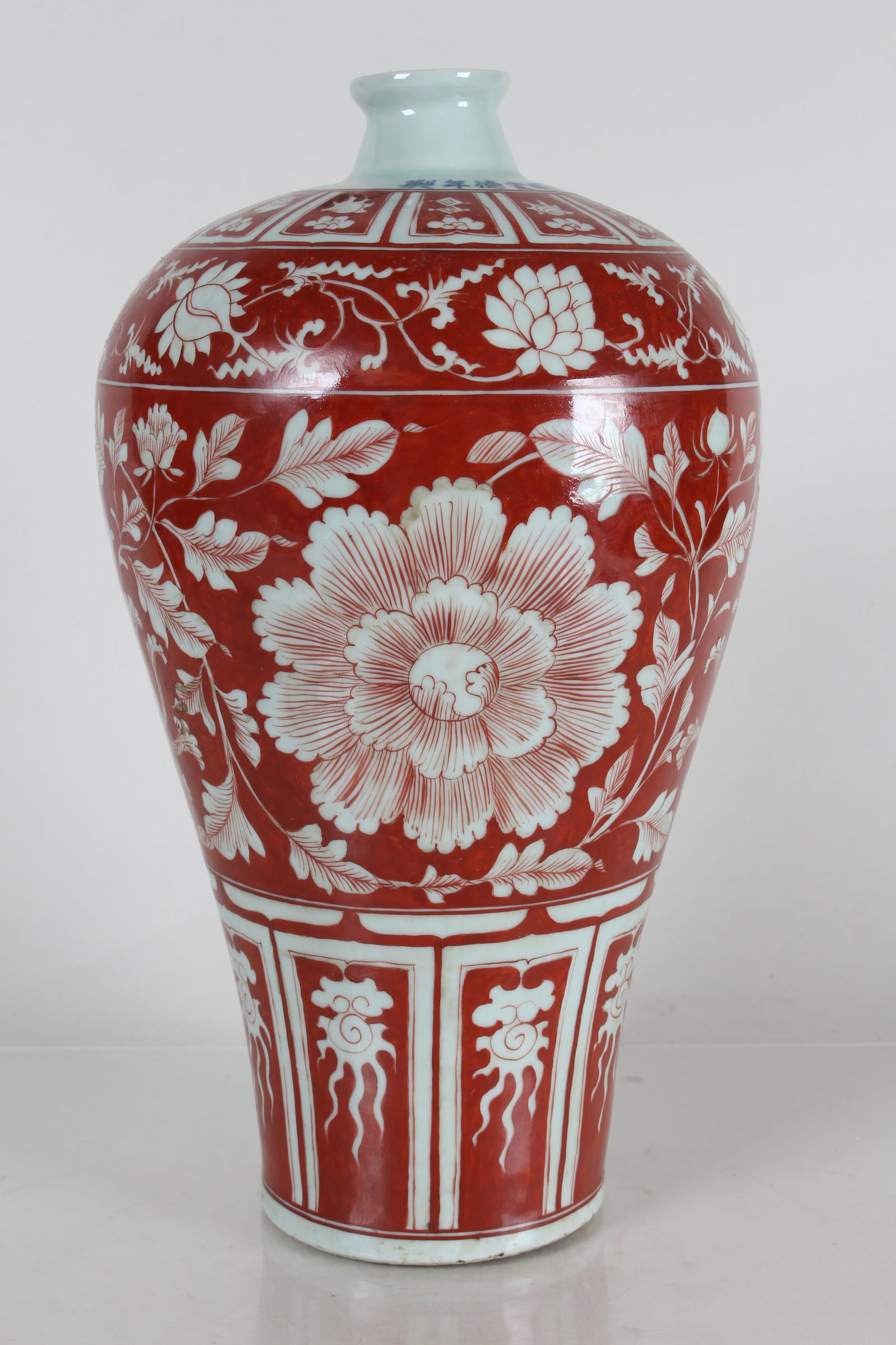 A Chinese Detailed Flower-blossom Porcelain Fortune Vase: A Chinese Detailed Flower-blossom Porcelain Fortune Vase . Height: 13.25 (inch).
