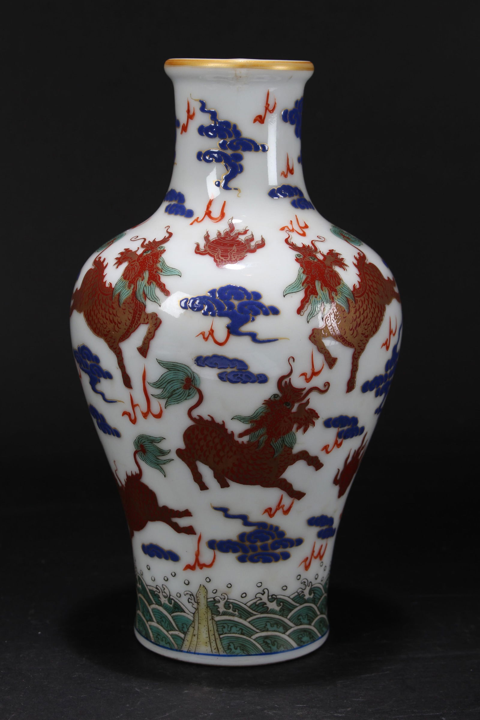 A Chinese Myth-beast Porcelain Fortune Vase: A Chinese Myth-beast Porcelain Fortune Vase . Height: 9.5 (inch).