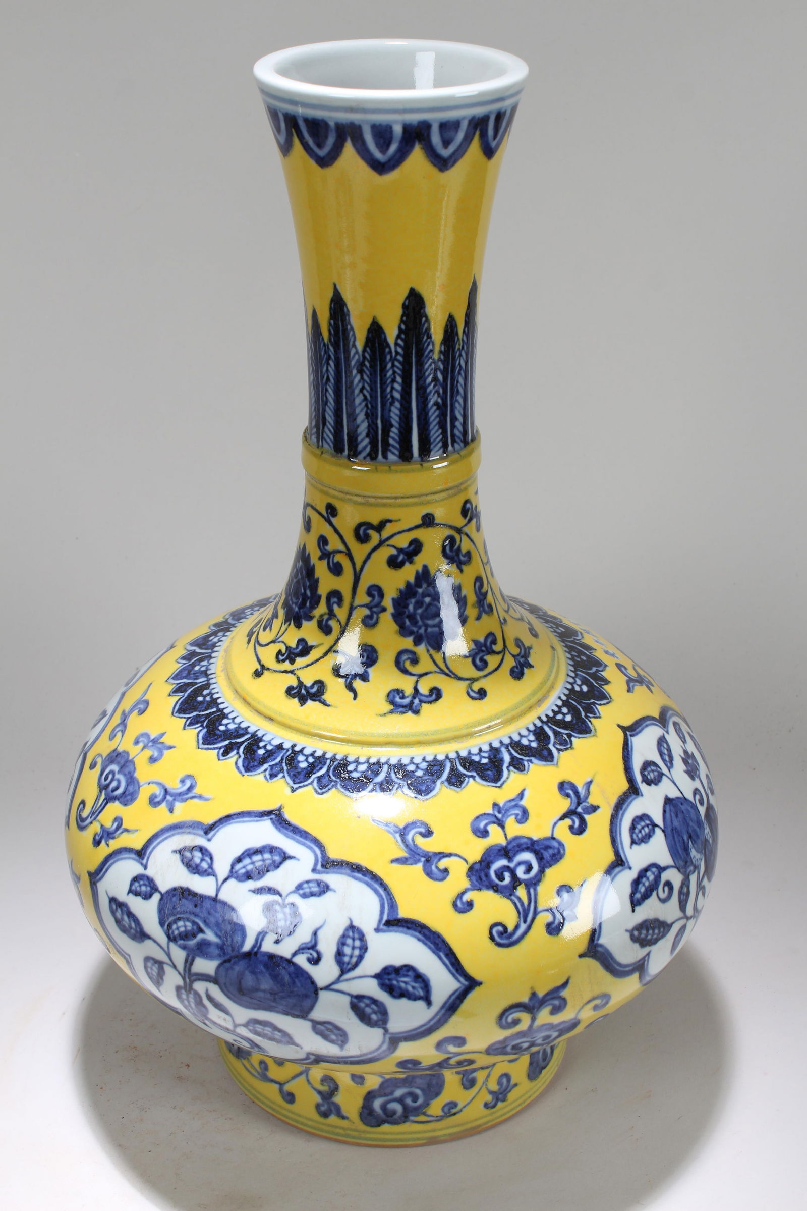 A Chinese Yellow-coding Window-framing Fortune Porcelain Vase - 3