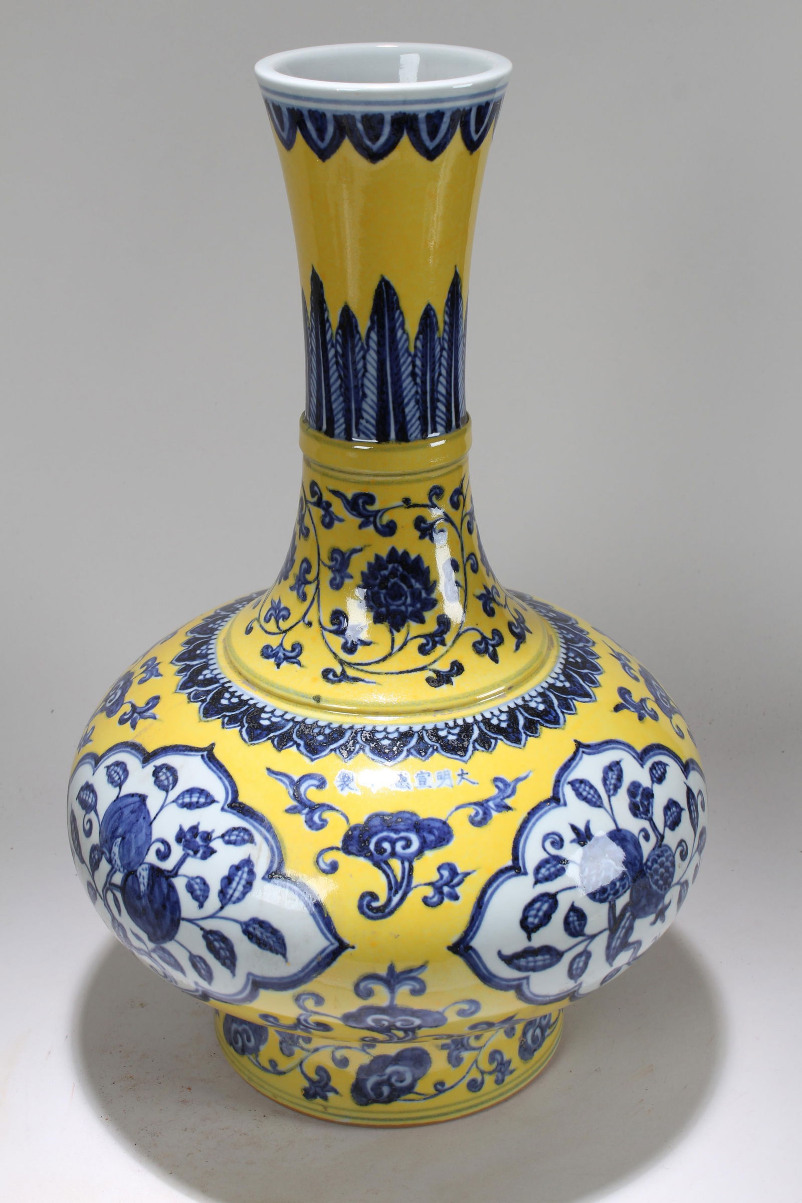 A Chinese Yellow-coding Window-framing Fortune Porcelain Vase - 4