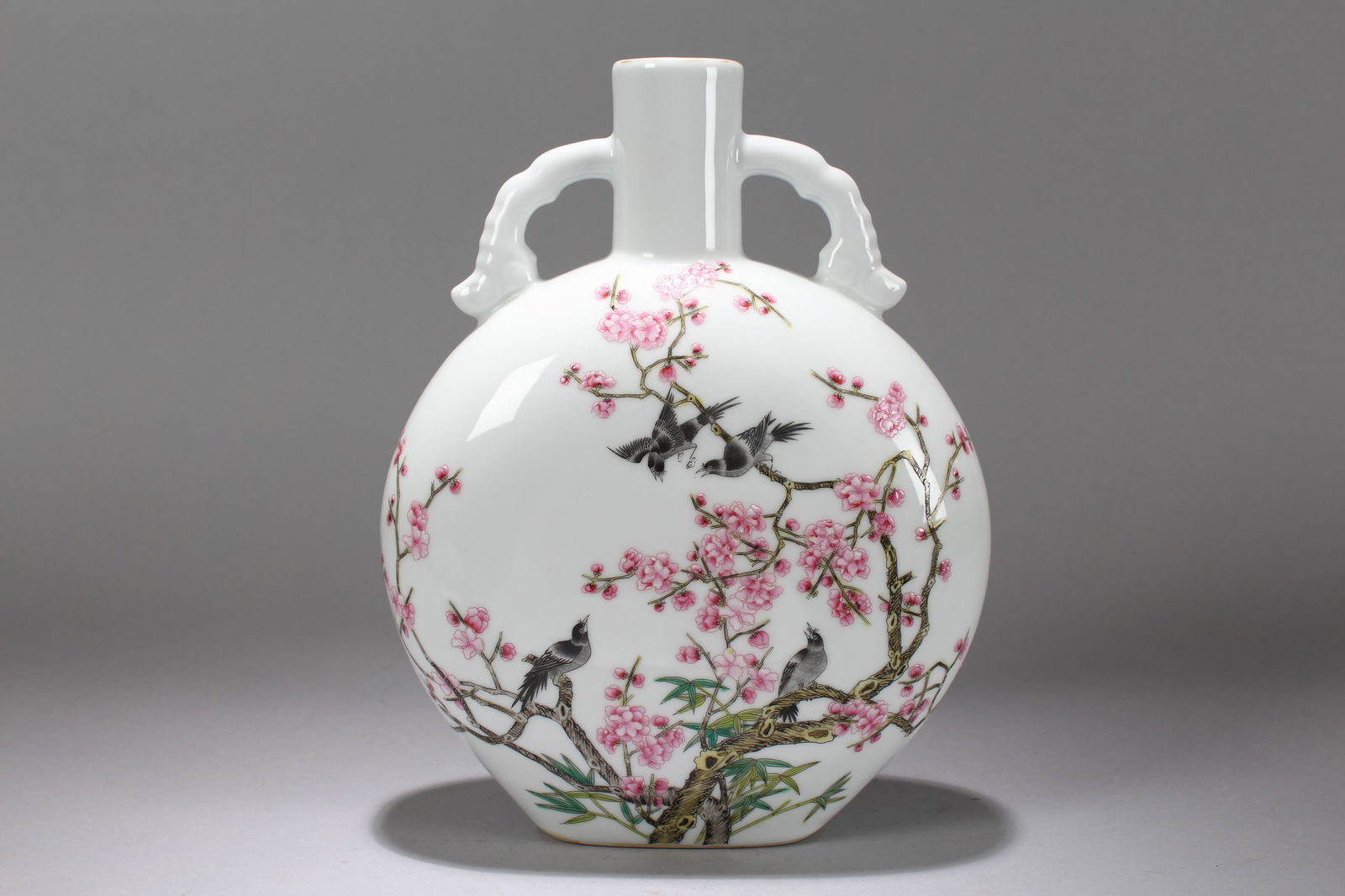 A Chinese Duo-handling Nature-sceen Porcelain Fortune Vase: A Chinese Duo-handling Nature-sceen Porcelain Fortune Vase. Height: 10.75 (inch). Width: 8 (inch).