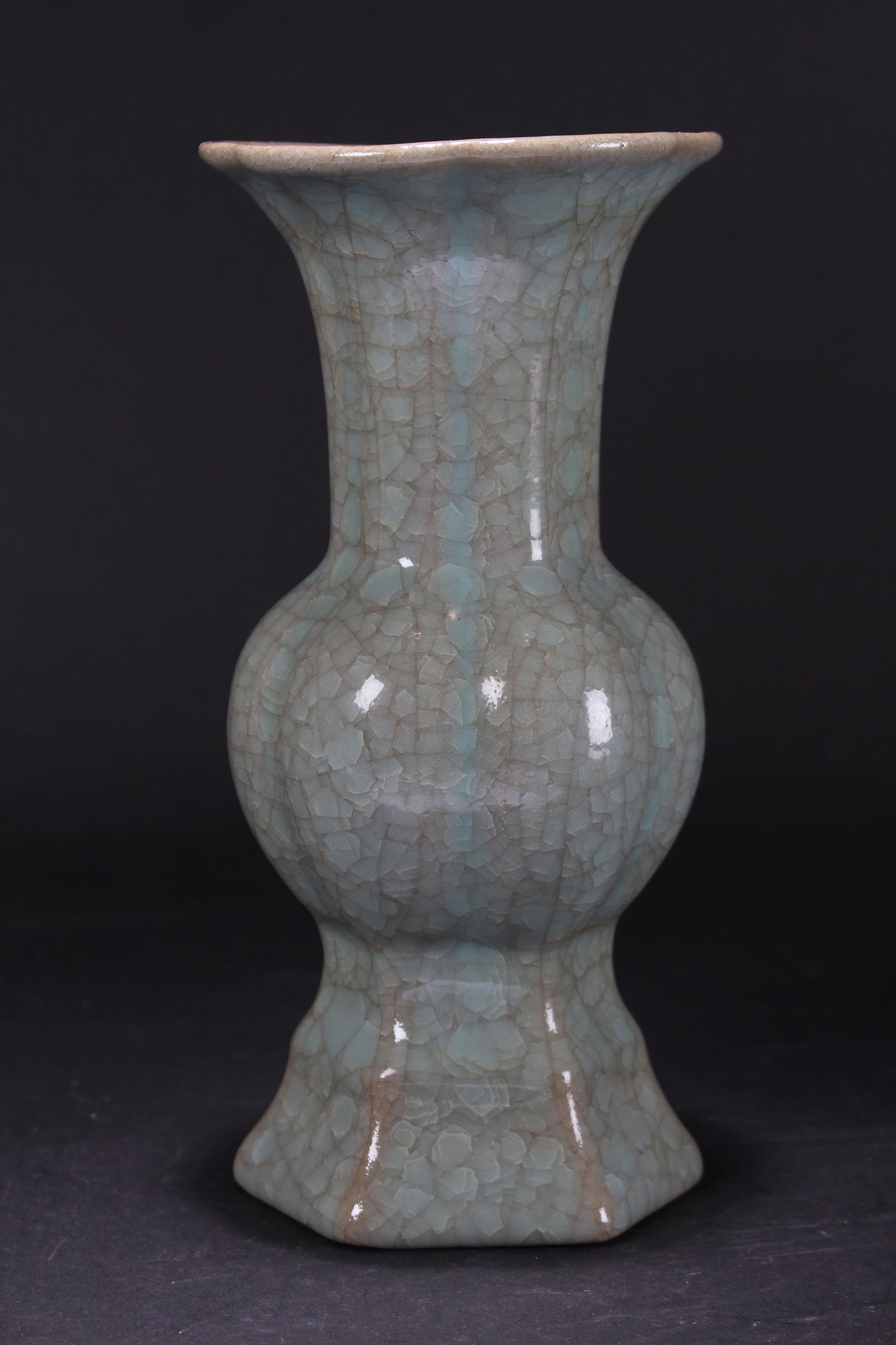 A Chinese Crack-fortune Porcelain Vase (1 of 4)