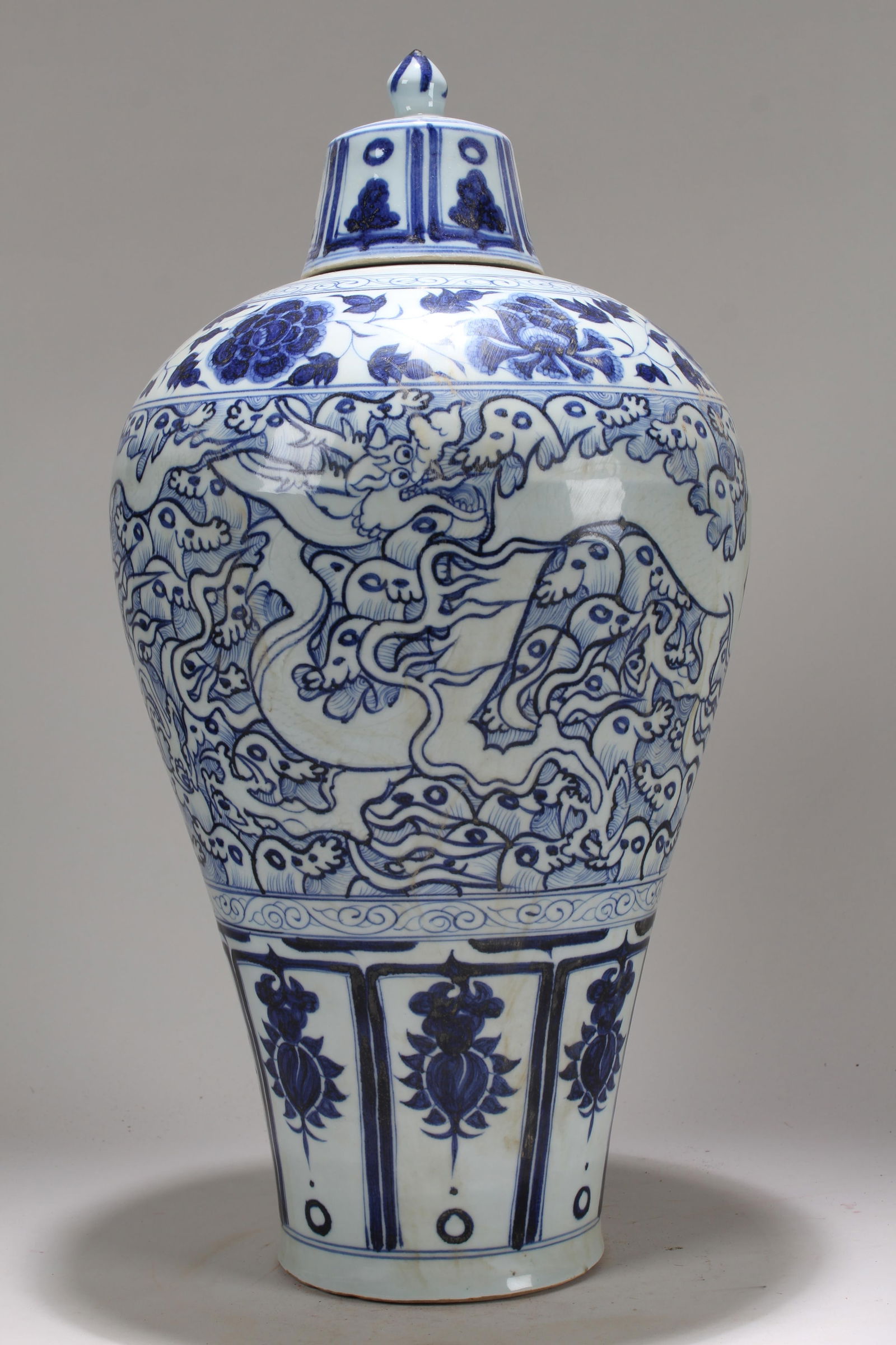 A Chinese Lidded Dragon-decorating Blue and White Fortune Porcelain Vase (1 of 7)