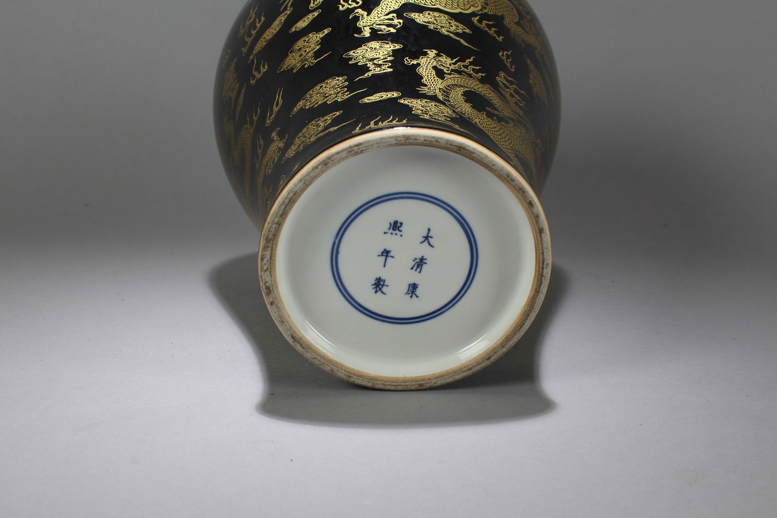 A Chinese Dragon-decorating Blue-coding Porcelain Vase - 6