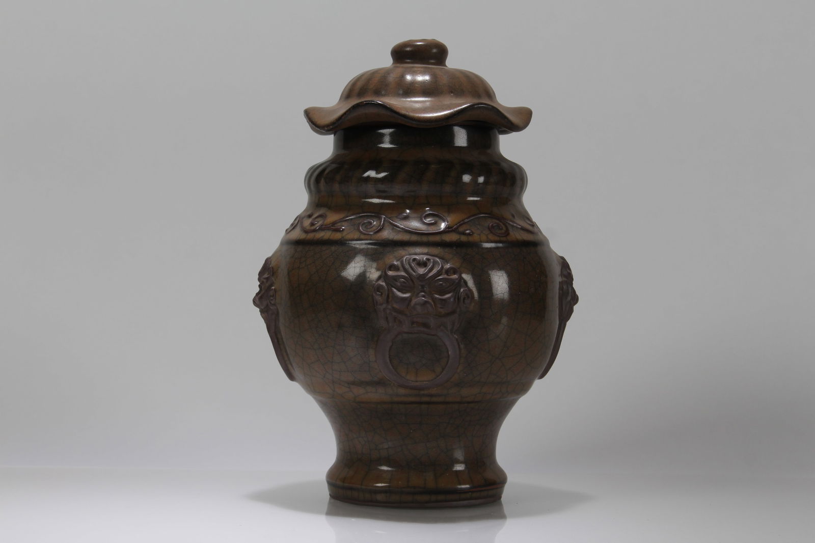A Chinese Lidded Porcelain Fortune Vase: A Chinese Lidded Porcelain Fortune Vase . Height: 10 (inch).