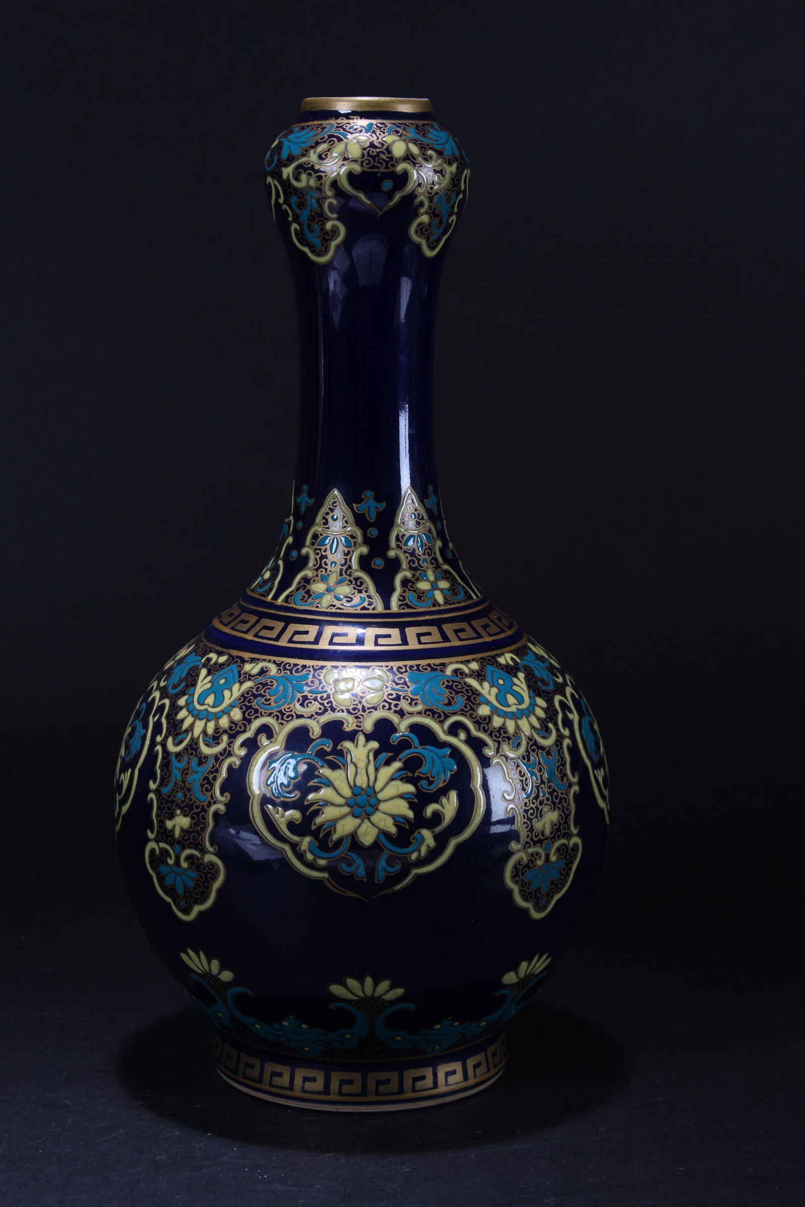A Chinese Bat-framing Blue-coding Porcelain Fortune Vase - 3