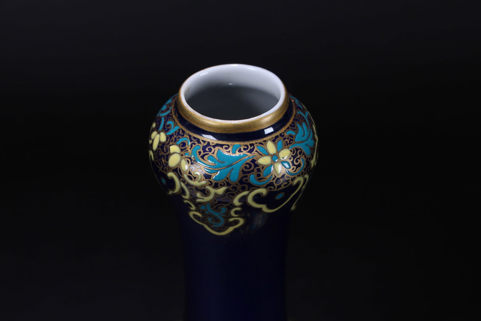 A Chinese Bat-framing Blue-coding Porcelain Fortune Vase - 4