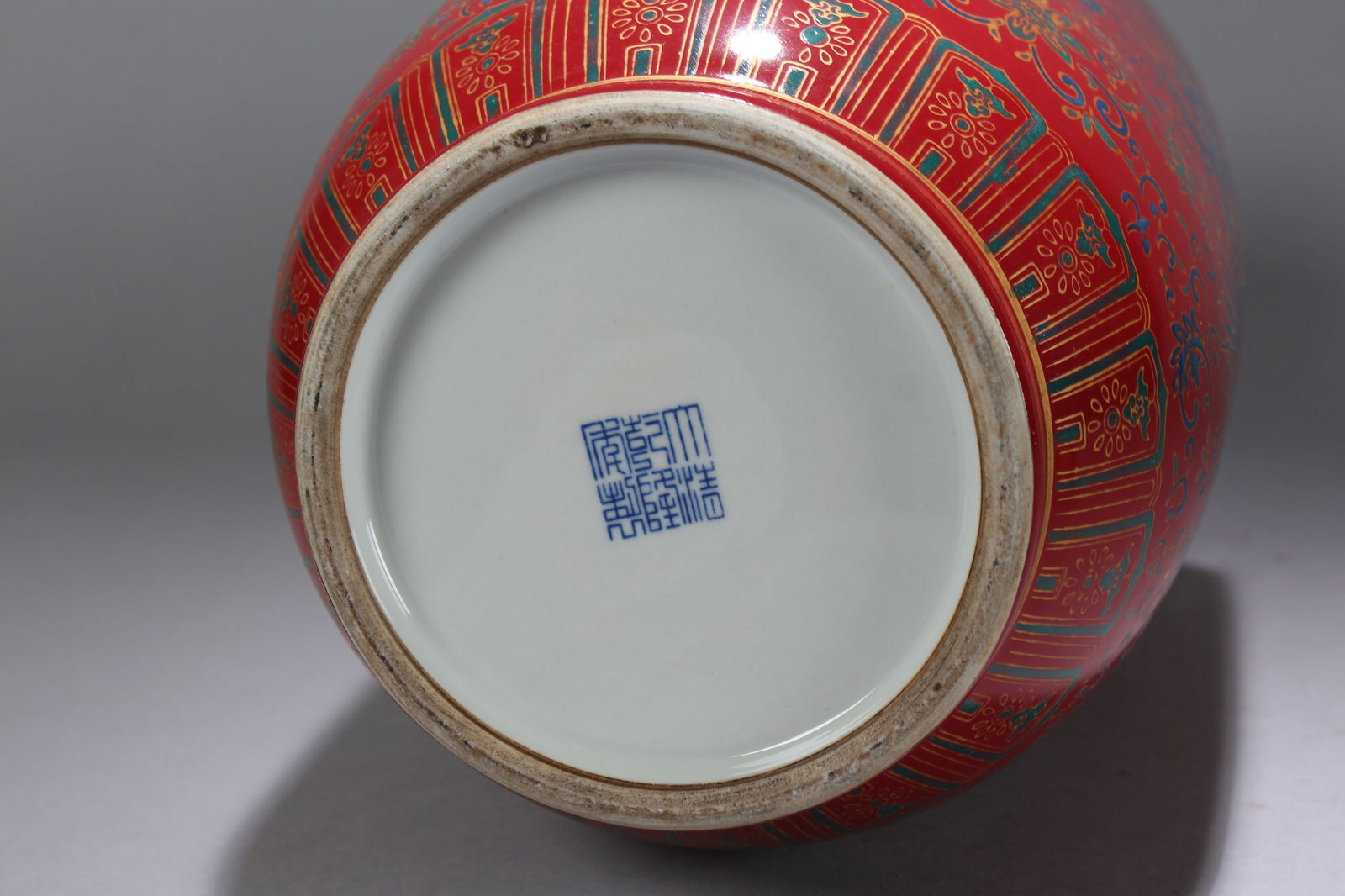 A Chinese Bat-framing Red-coding Porcelain Fortune Vase - 7