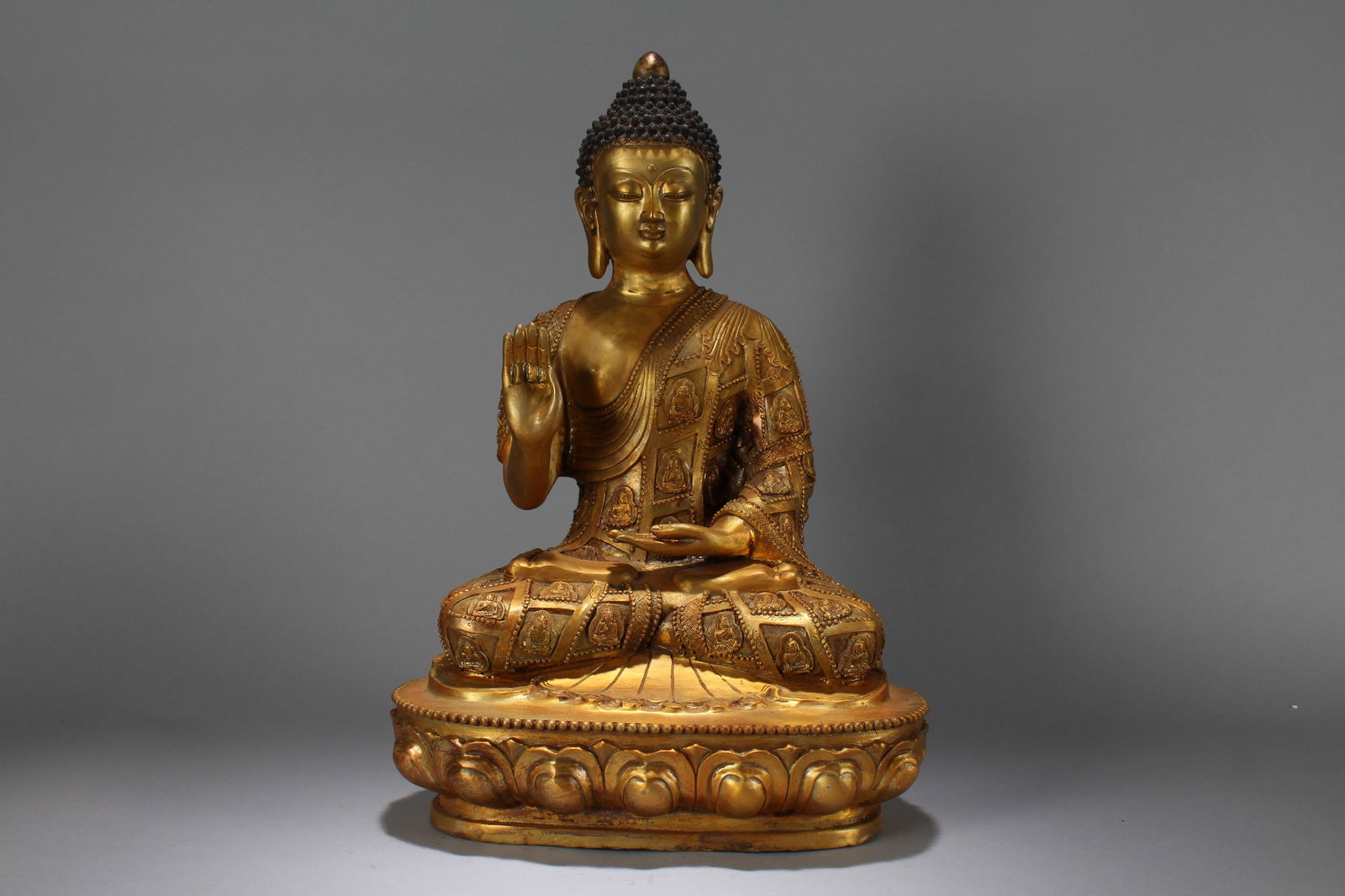A Chinese Anicent-framing Vividly-detailed Gilt Buddha Statue (1 of 7)