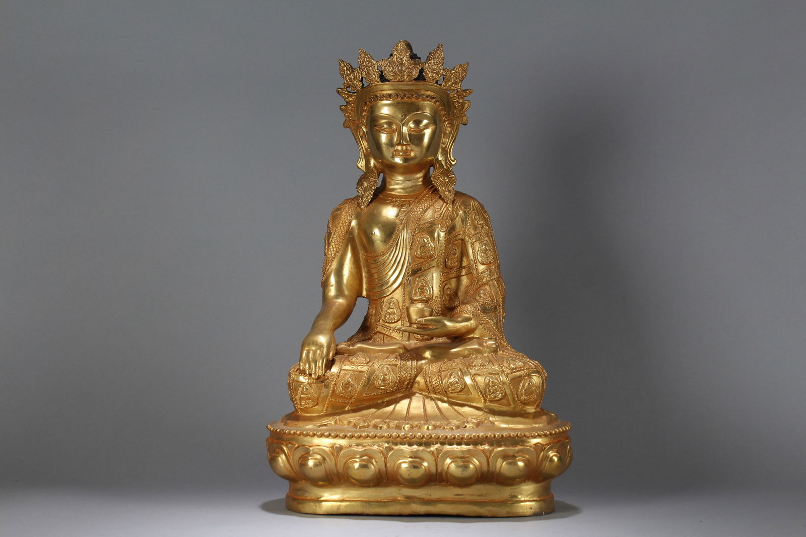 A Chinese Anicent-framing Vividly-detailed Gilt Buddha Statue: A Chinese Anicent-framing Vividly-detailed Gilt Buddha Statue. Height : 18.5 (inch). Width : 11 (inch). Length : 8 (inch).
