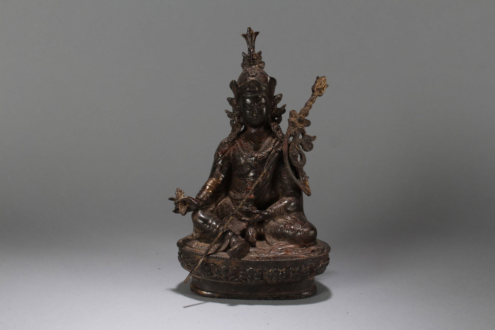 A Chinese Anicent-framing Religious Fortune Buddha Statue: A Chinese Anicent-framing Religious Fortune Buddha Statue. Height : 7.75 (inch). Width : 6.5 (inch). Length : 5 (inch).
