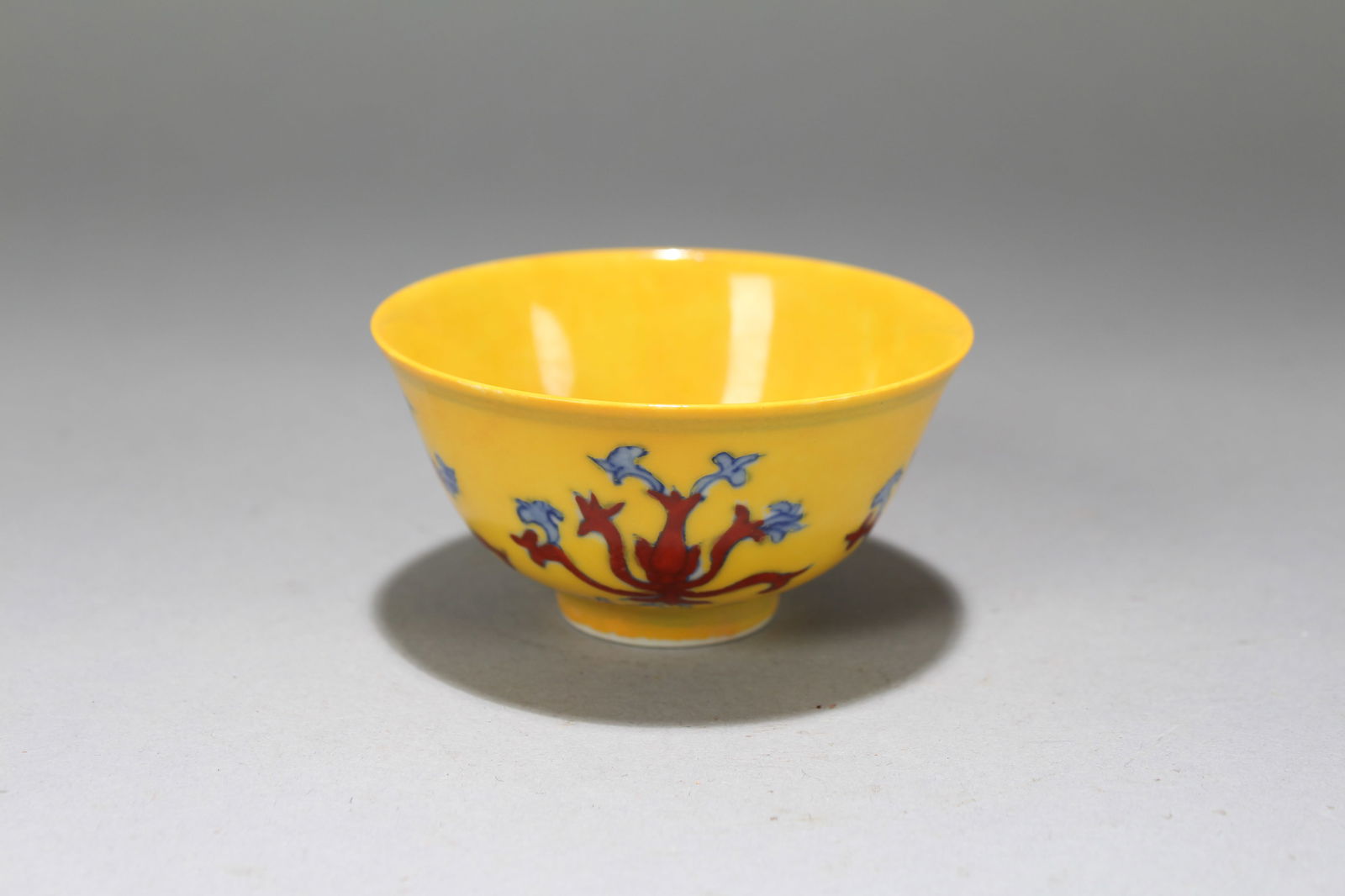 A Chinese Nature-sceen Porcelain Cup (1 of 5)
