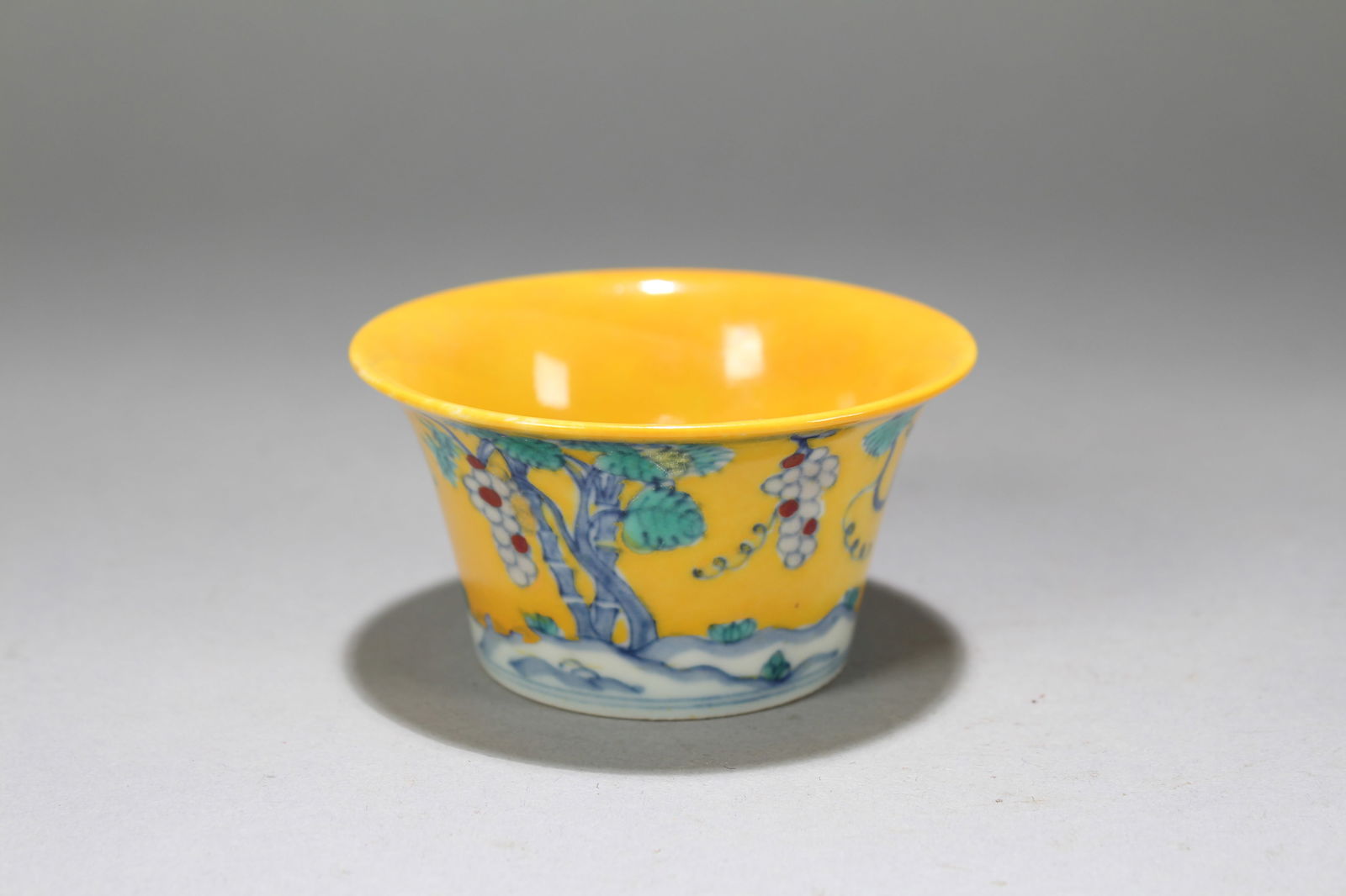 A Chinese Nature-sceen Porcelain Cup (1 of 6)