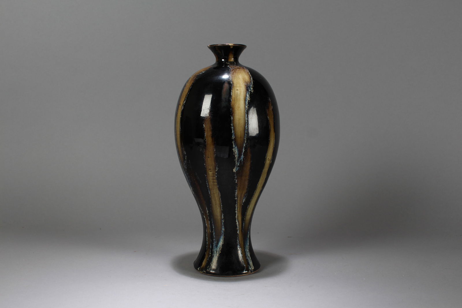 A Chinese Anicent-framing Porcelain Fortune Vase: A Chinese Anicent-framing Porcelain Fortune Vase. Height: 12 (inch). Width: 5.5 (inch).