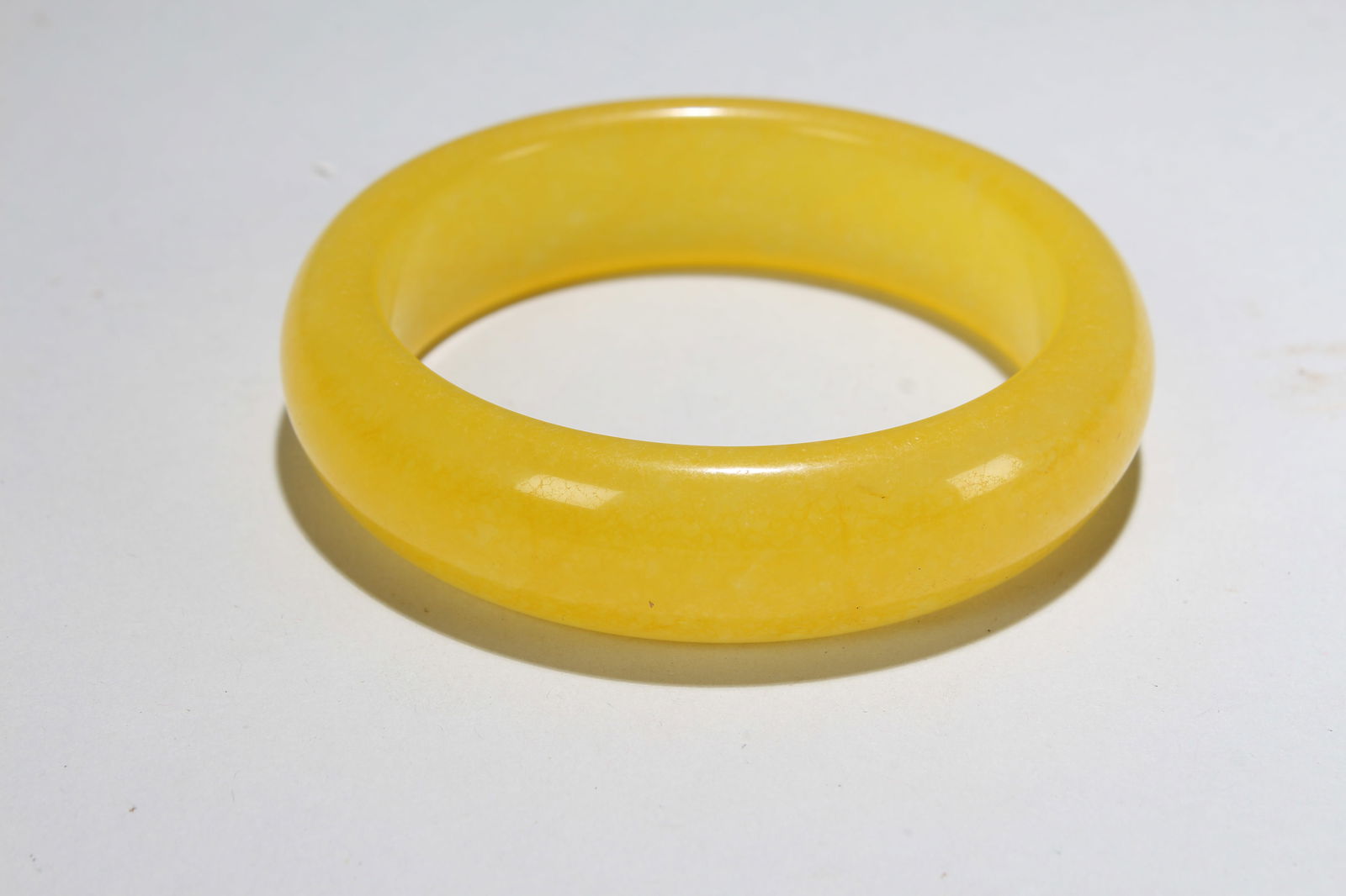 A Chinese Bangel Display: A Chinese Bangel Display . Opening Diameter: 3 (inch).