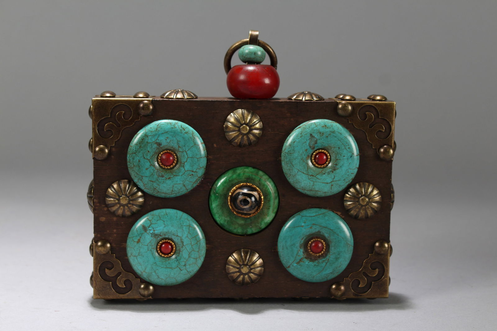 A Chinese Jewellery-plated Box (1 of 5)