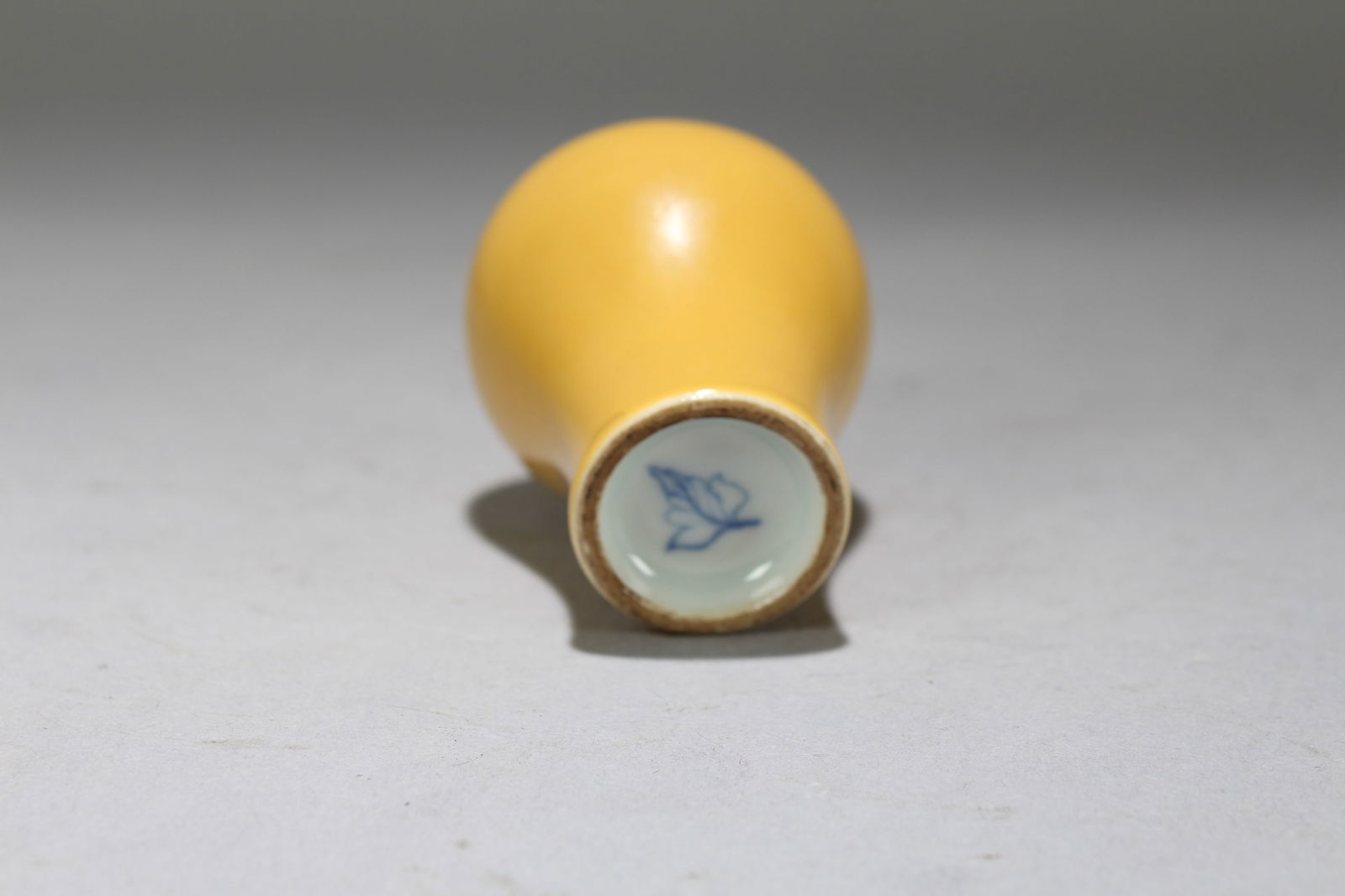 A Chinese Yellow-coding Fortune Snuff Bottle - 5