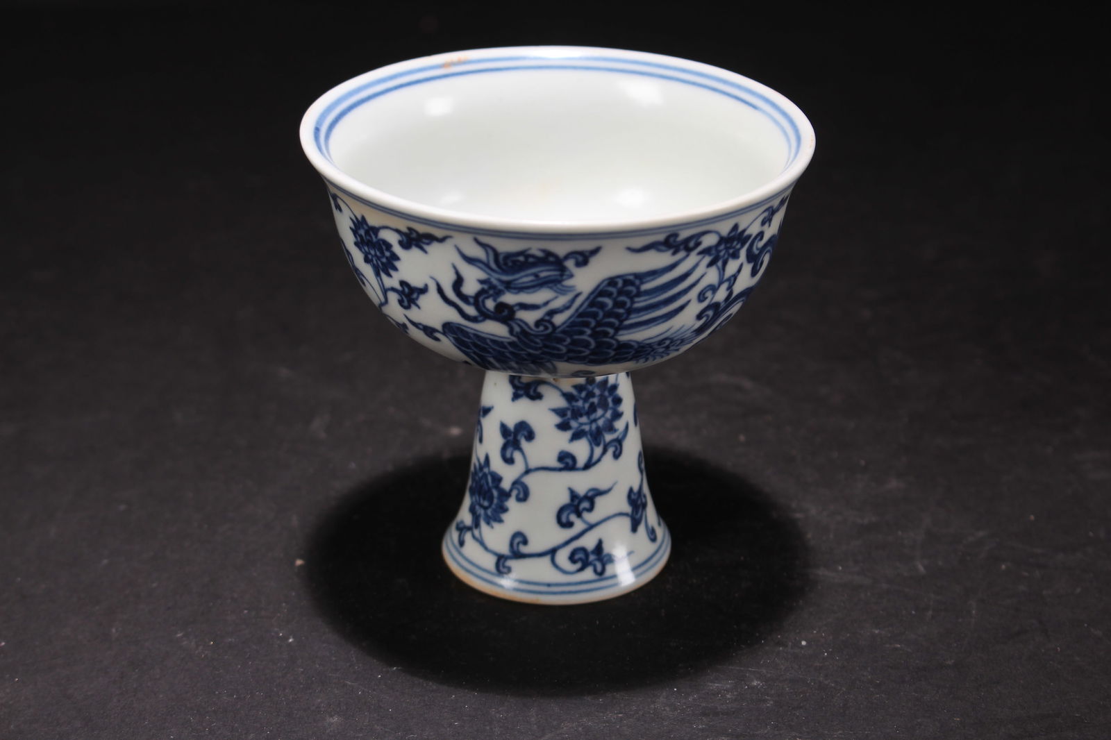 A Chinese Blue and White Dragon-decorating Porcelain Cup (1 of 5)