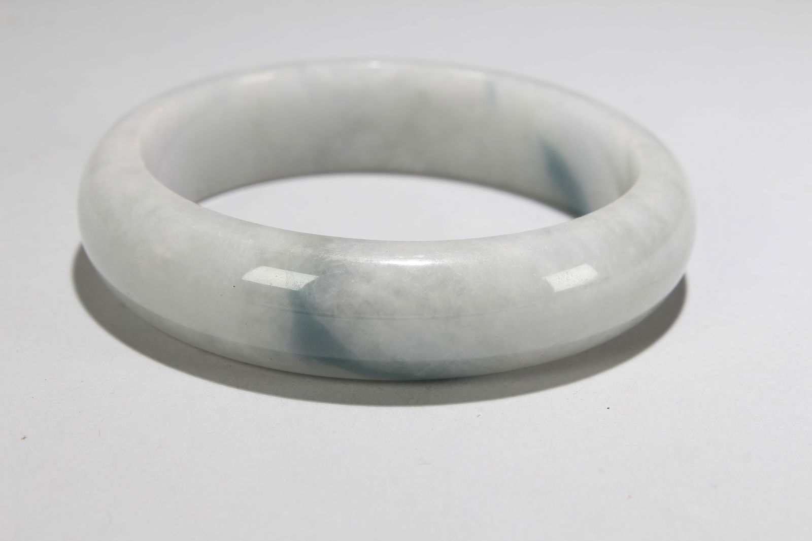 A Chinese Bangel Display: A Chinese Bangel Display . Opening Diameter: 3 (inch).