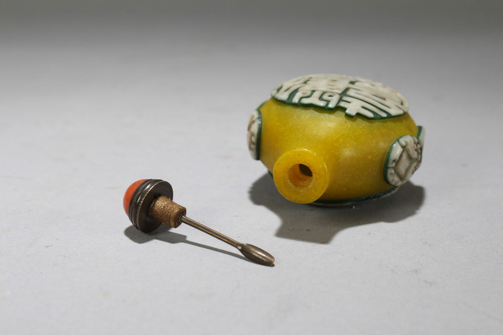 A Chinese Phoenix-decorating Fortune Snuff Bottle - 5