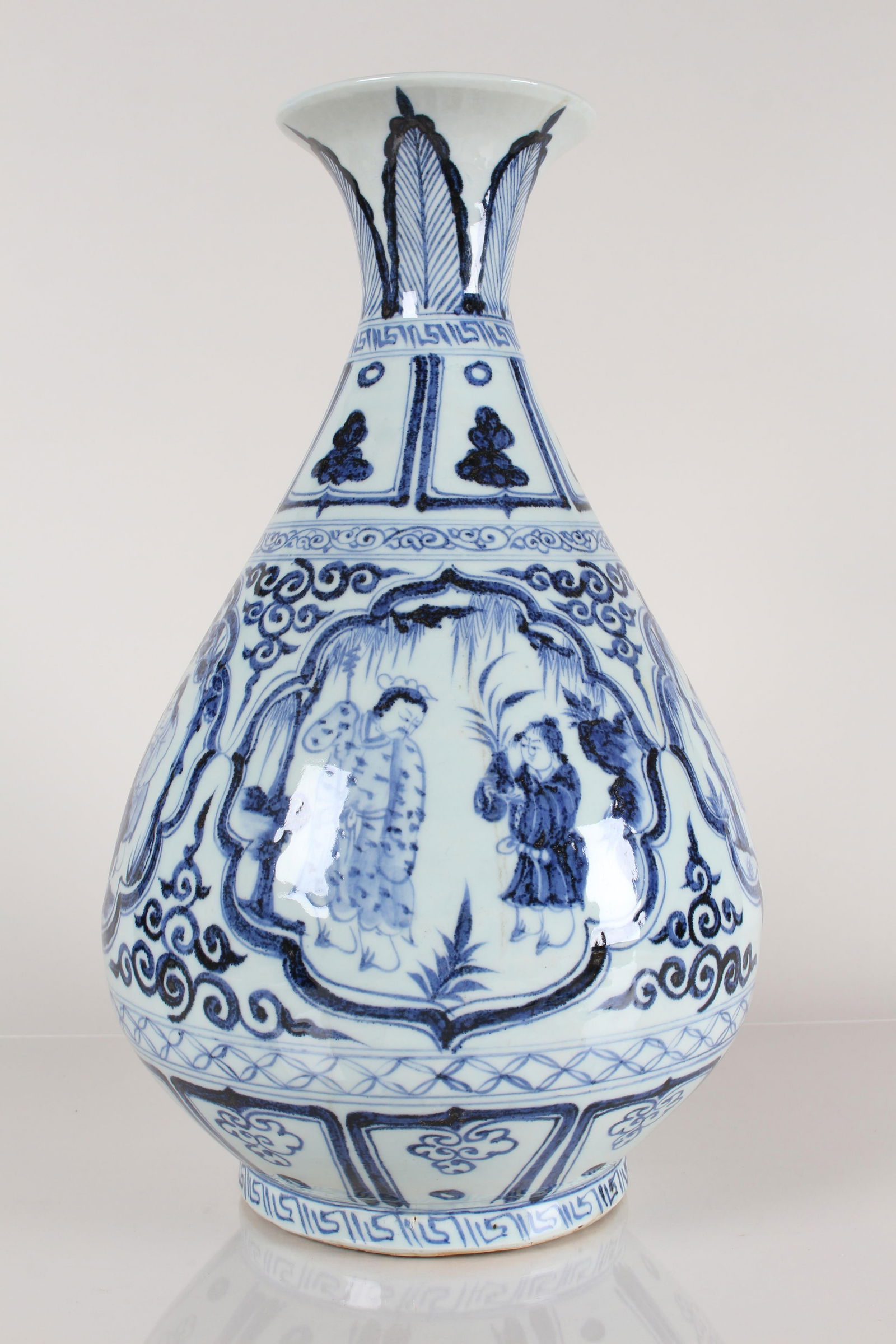 A Chinese Story-telling Blue and White Porcelain Fortune Vase (1 of 6)