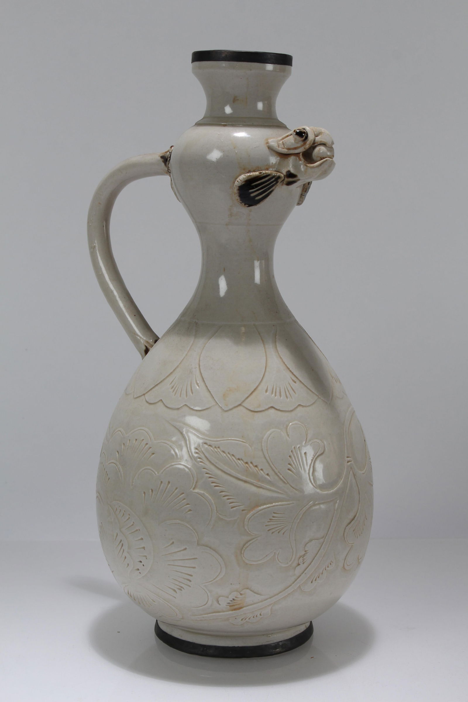 A Chinese White-coding Anicent-framing Porcelain Fortune Vase: A Chinese White-coding Anicent-framing Porcelain Fortune Vase. Height: 11 (inch).