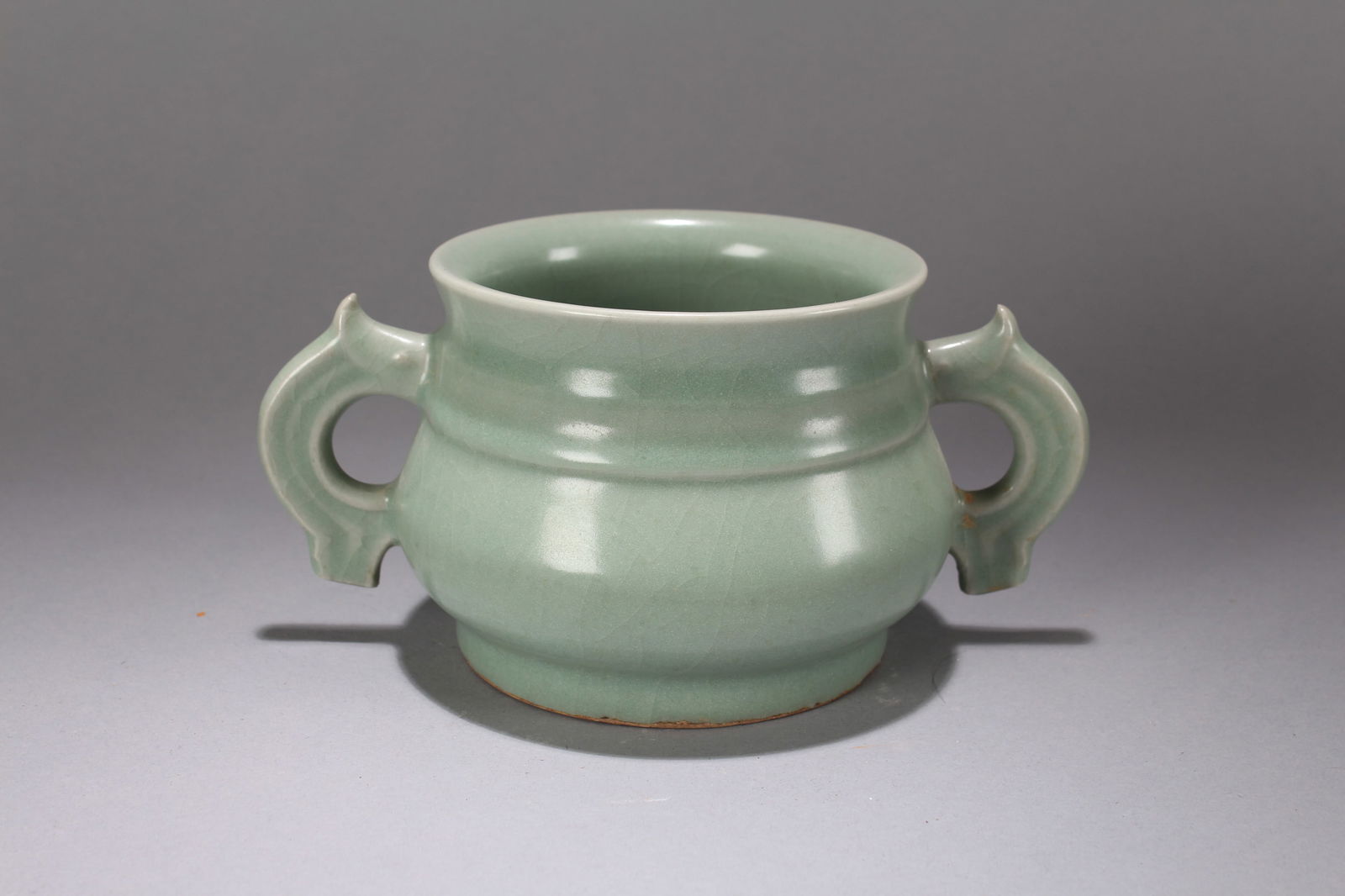 A Chinese Vividly-detailed Duo-handling Superior Porcelain Censer (1 of 6)