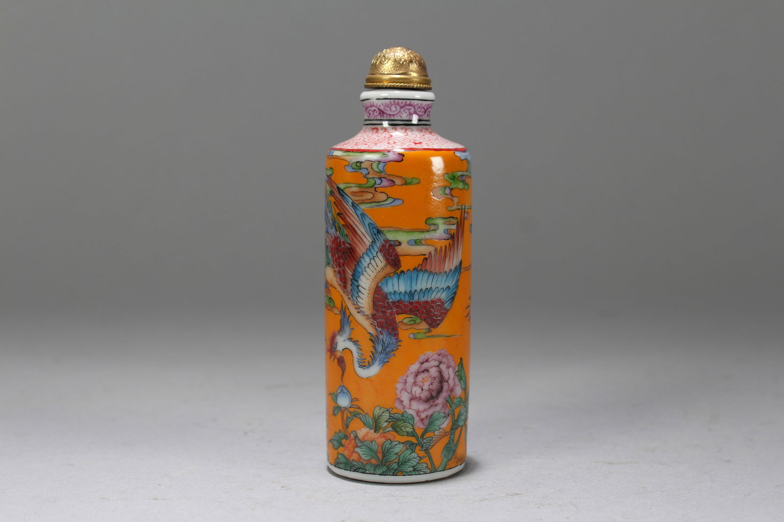 A Chinese Vividly-detailed Phoenix-decorating Fortune Snuff Bottle: A Chinese Vividly-detailed Phoenix-decorating Fortune Snuff Bottle. Height: 4.25 (inch).