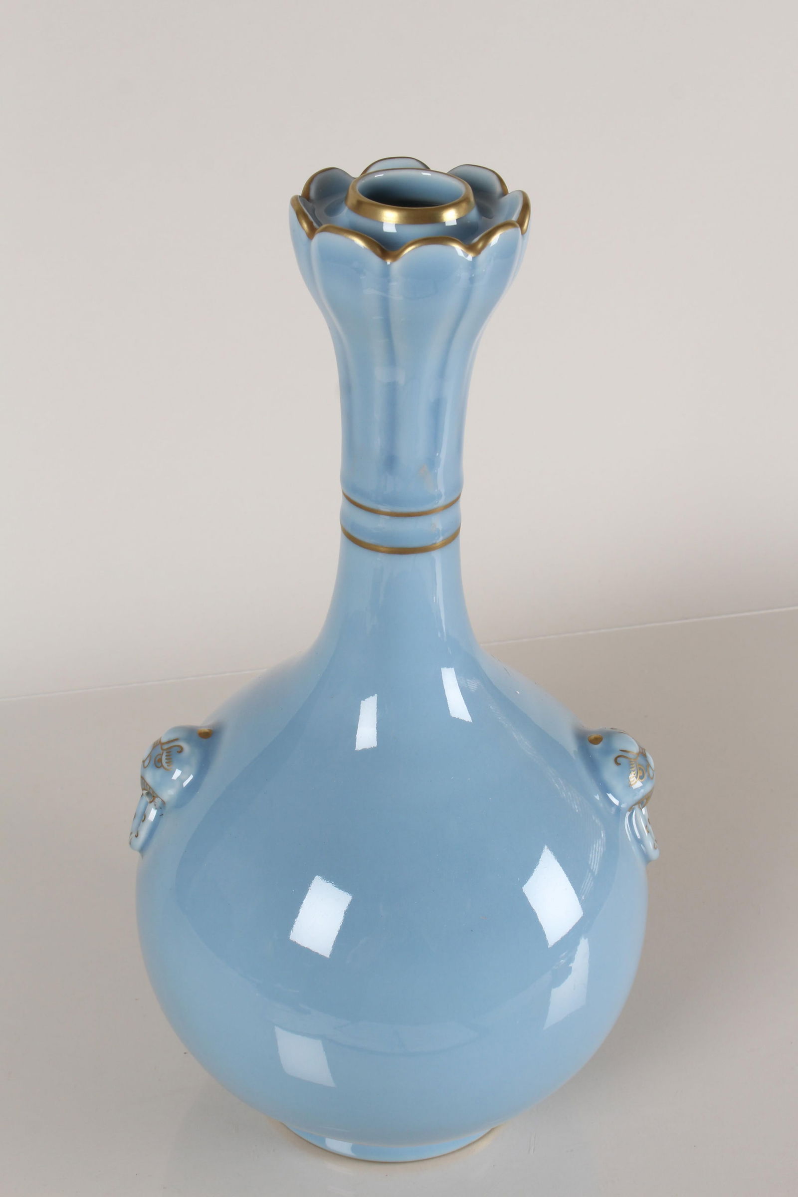 A Chinese Duo-handled Blue-coding Porcelain Vase - 3