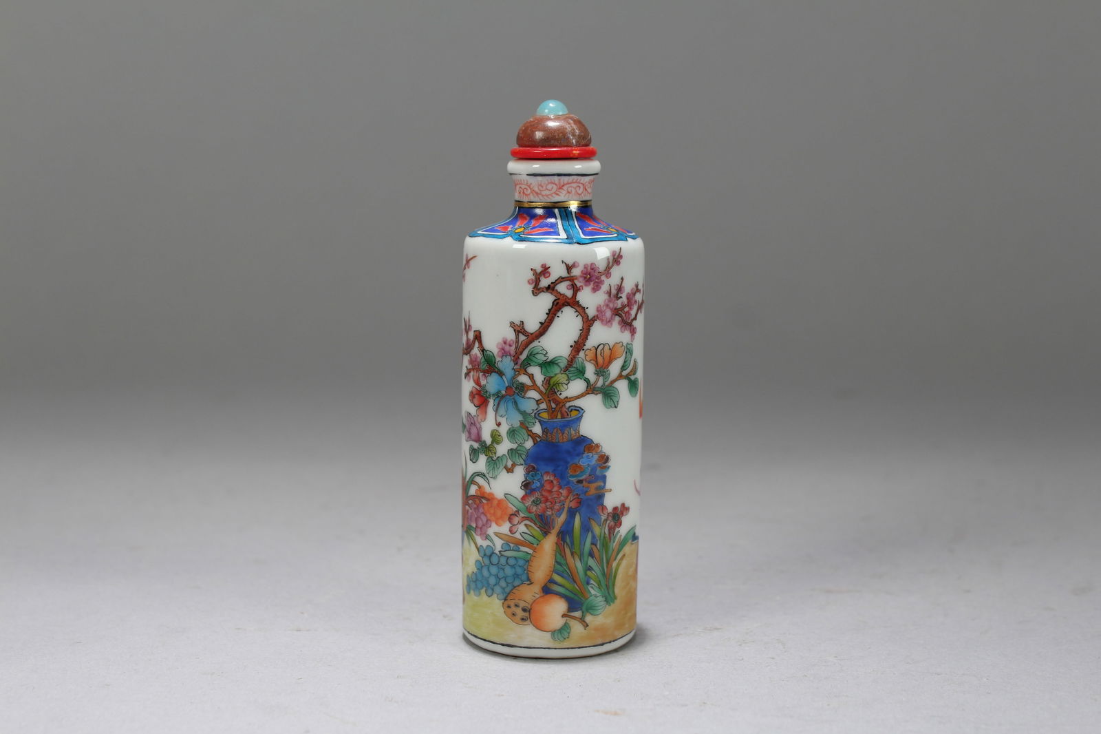 A Chinese Vividly-detailed Nature-sceen Fortune Snuff Bottle: A Chinese Vividly-detailed Nature-sceen Fortune Snuff Bottle. Height: 4.25 (inch).