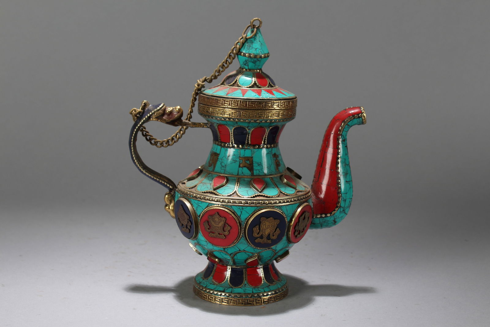 A Chinese Lidded Anicent-framing Fortune Ewer: A Chinese Lidded Anicent-framing Fortune Ewer. Height : 7.75 (inch). Width : 7 (inch). Length : 4.25 (inch).