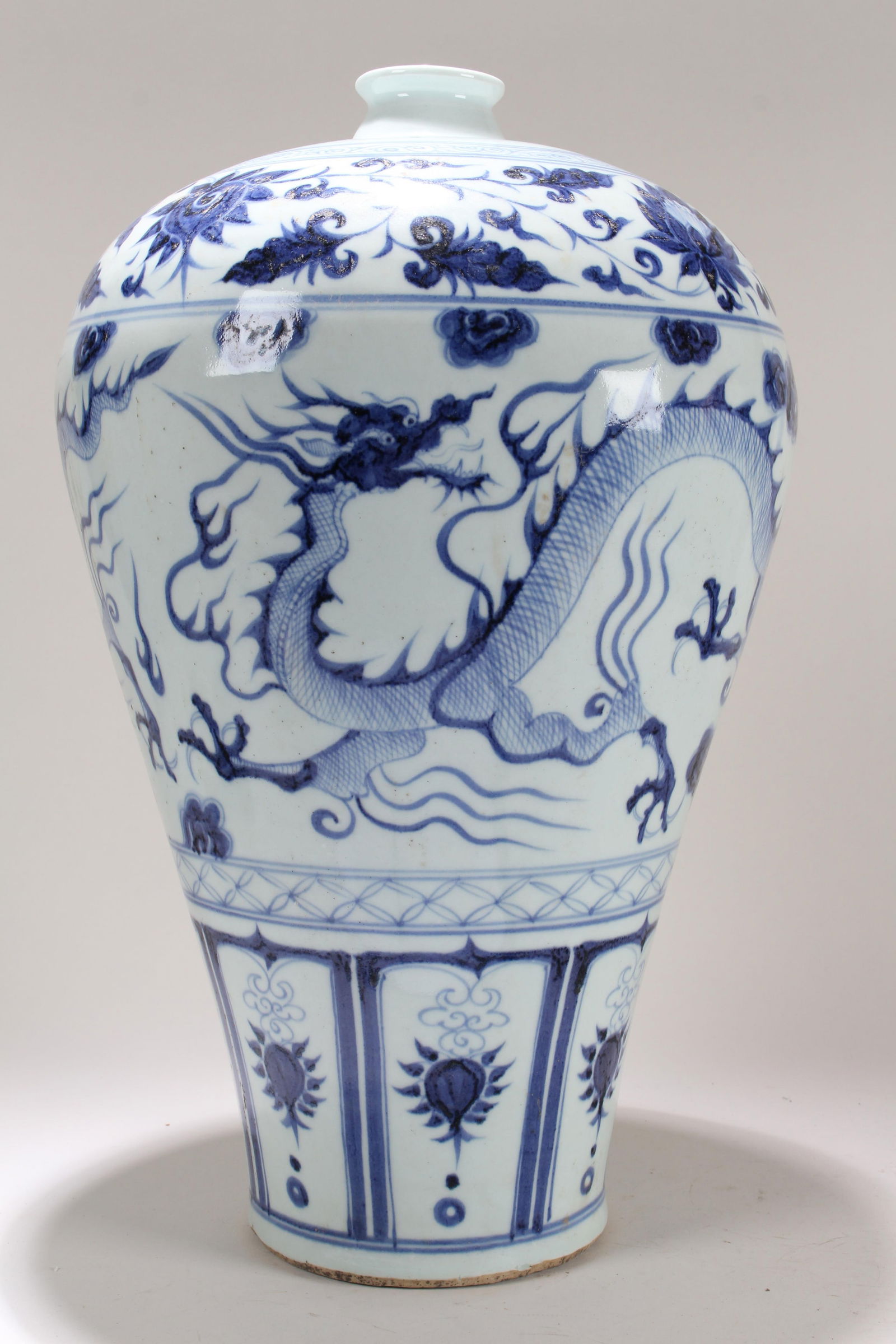 A Chinese Dragon-decorating Blue and White Fortune Porcelain Vase (1 of 5)