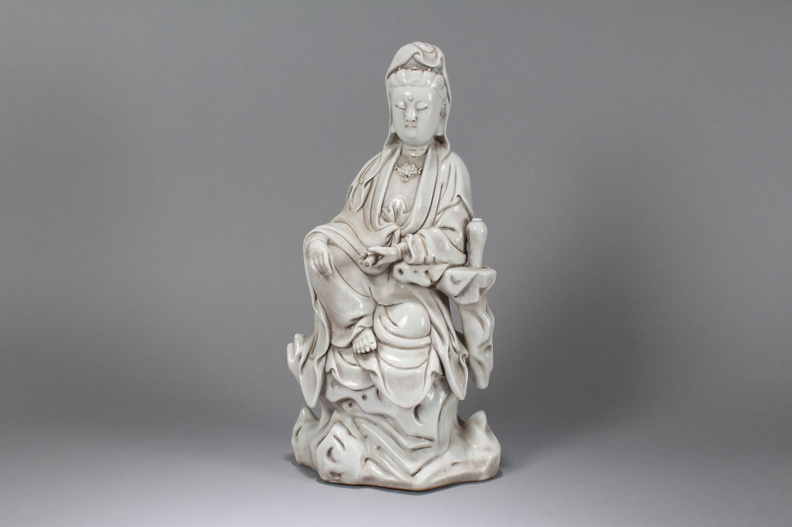 A Chinese De Blac Guanyin Religious Porcelain Fortune Statue: A Chinese De Blac Guanyin Religious Porcelain Fortune Statue. Height: 14.25 (inch). Width: 7 (inch). Length: 5 (inch)