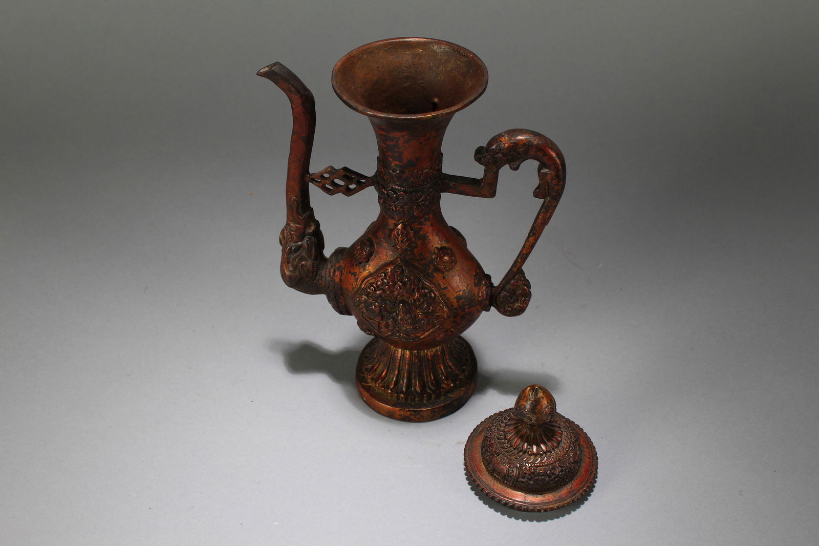 A Chinese Lidded Fortune Ewer - 4