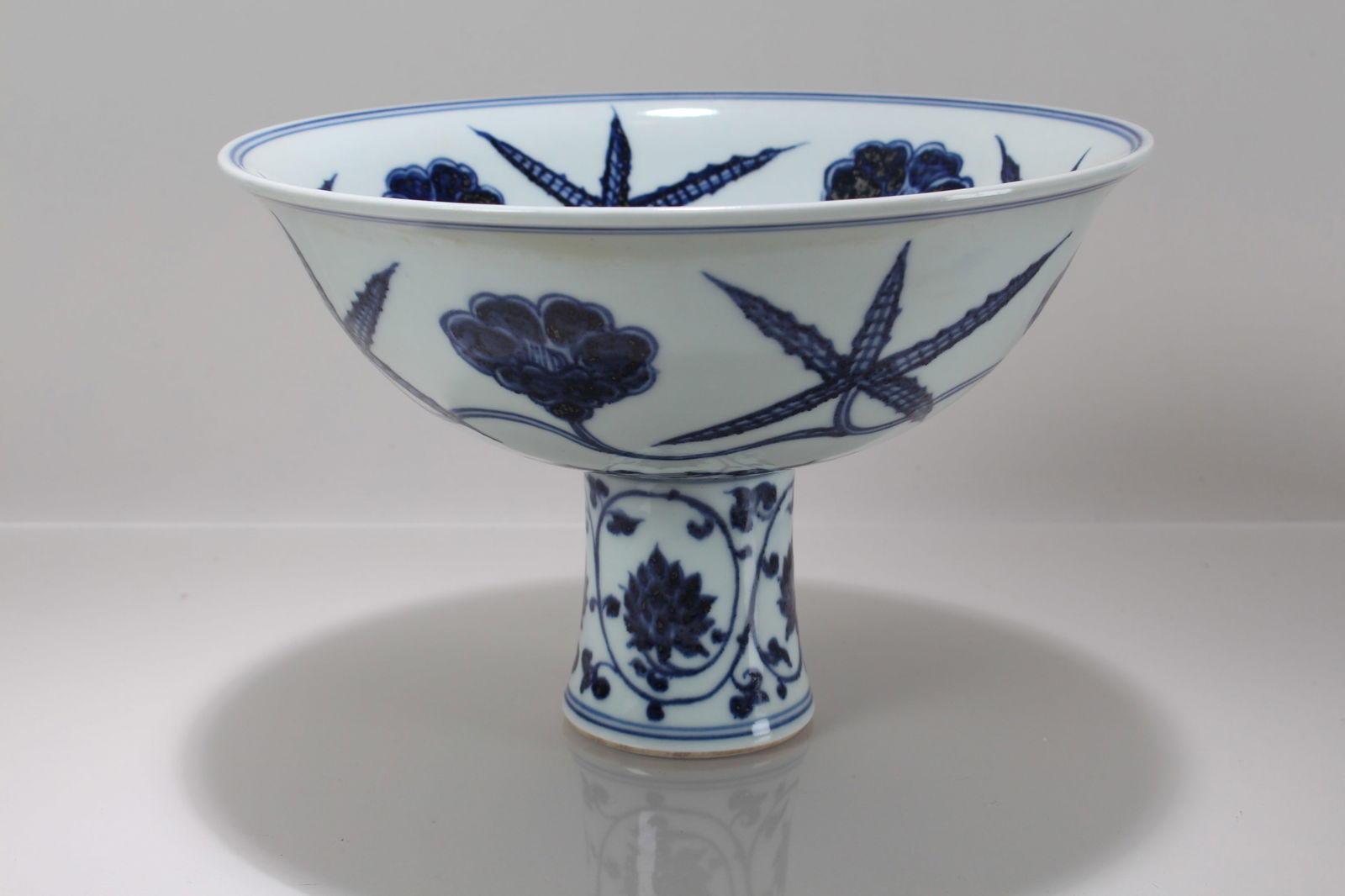 A Blue and White Porcelain Cup (1 of 5)