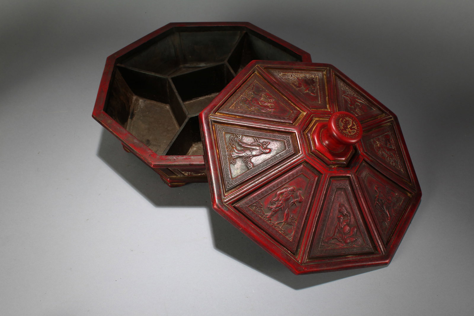 A Chinese Lidded Fortune Lacquer Box - 3
