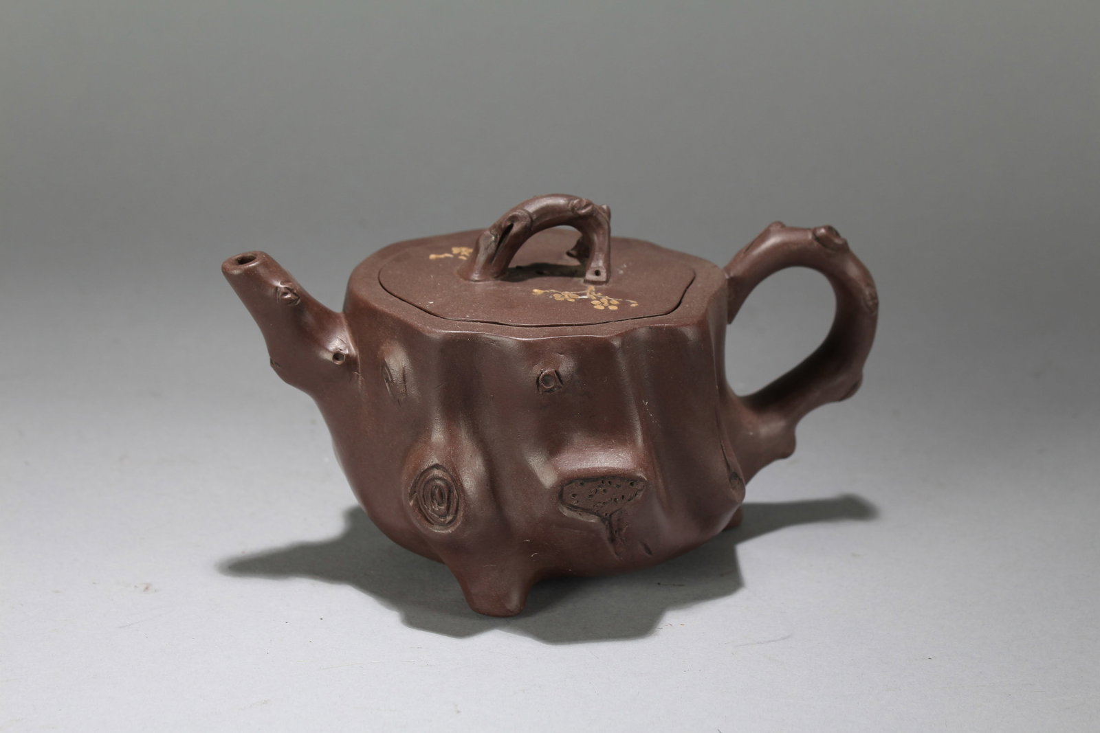 A Chinese Nature-sceen Fortune Tea Pot: A Chinese Nature-sceen Fortune Tea Pot. Height : 4 (inch). Width : 7 (inch). Length : 3.75 (inch).