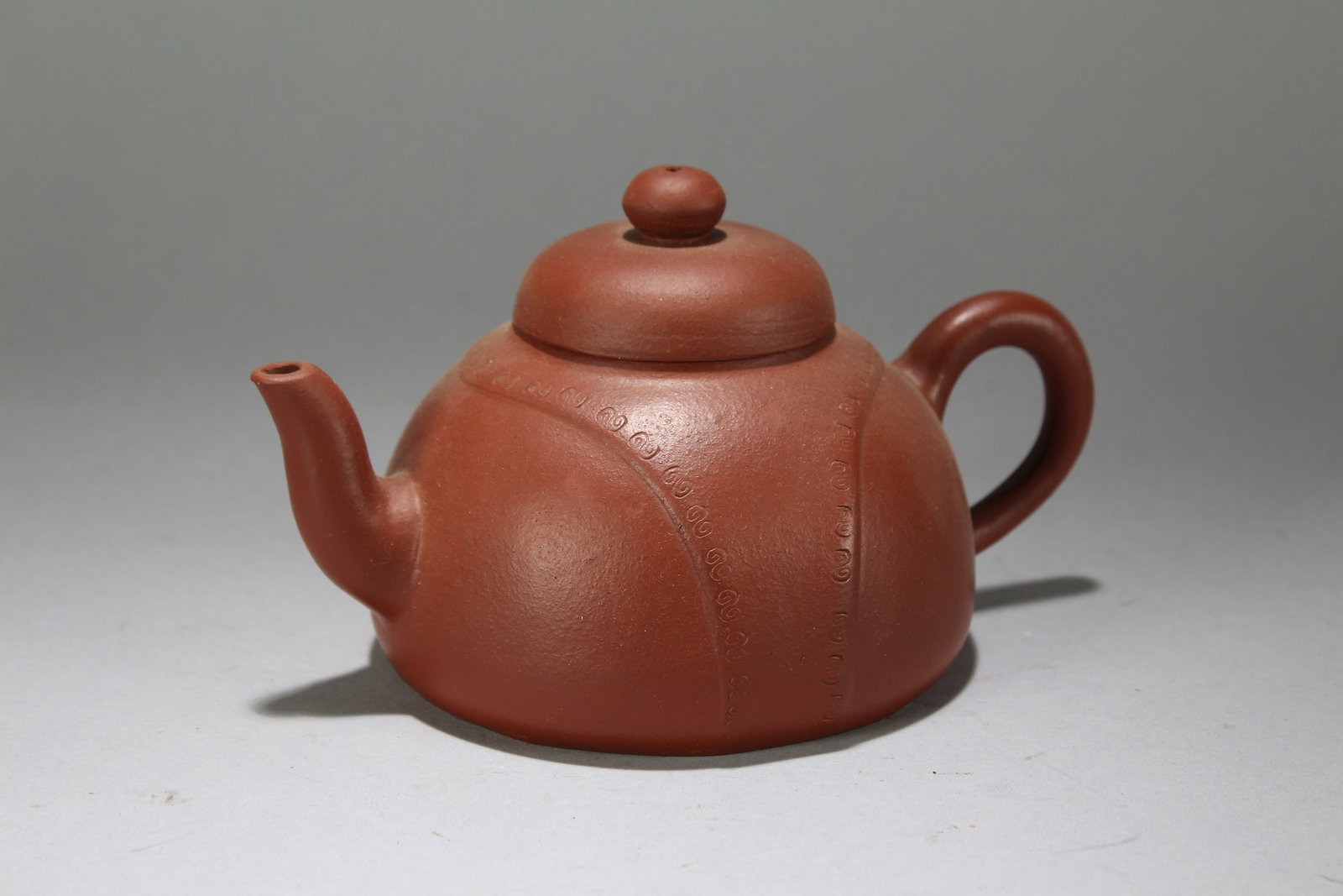 A Chinese Lidded Fortune Tea Pot: A Chinese Lidded Fortune Tea Pot. Height : 4 (inch). Width : 6.5 (inch). Opening Diameter : 4.5 (inch).