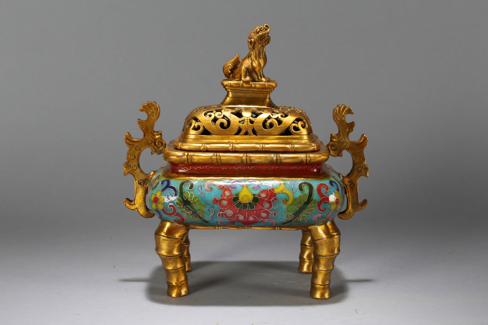 A Chinese Anicent-framing Vividly-detailed Fortune Cloisonne Censer: A Chinese Anicent-framing Vividly-detailed Fortune Cloisonne Censer. Height : 8.25 (inch). Width : 8 (inch). Length : 4.5 (inch).