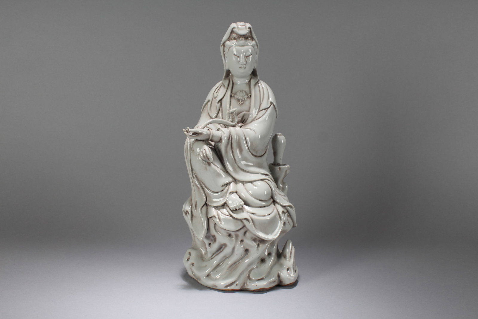 A Chinese Religious De Blac Guanyin Statue (1 of 6)