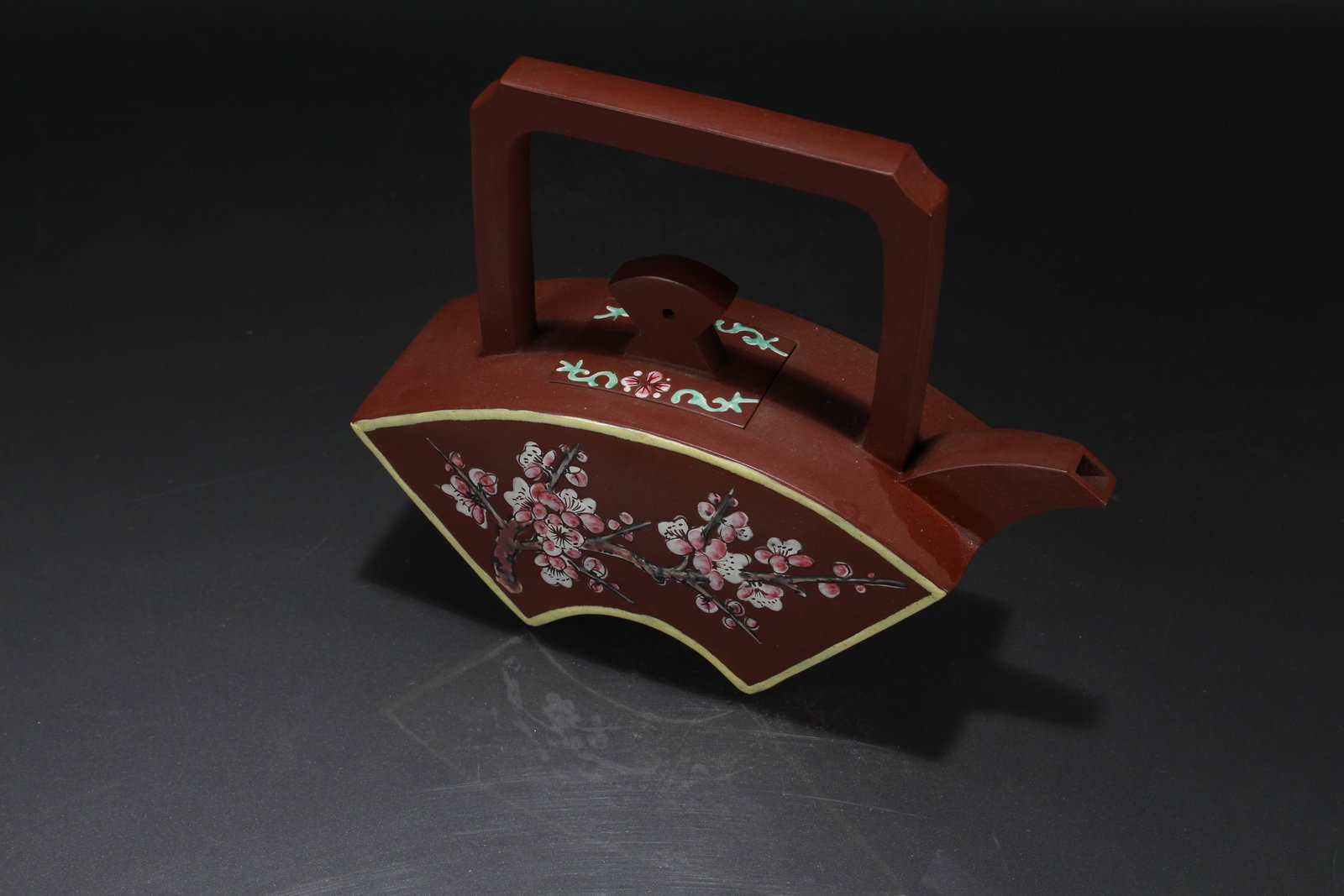 A Chinese High-handled Tea Pot: A Chinese High-handled Tea Pot . Height: 5.75 (inch). Length: 7.25 (inch).