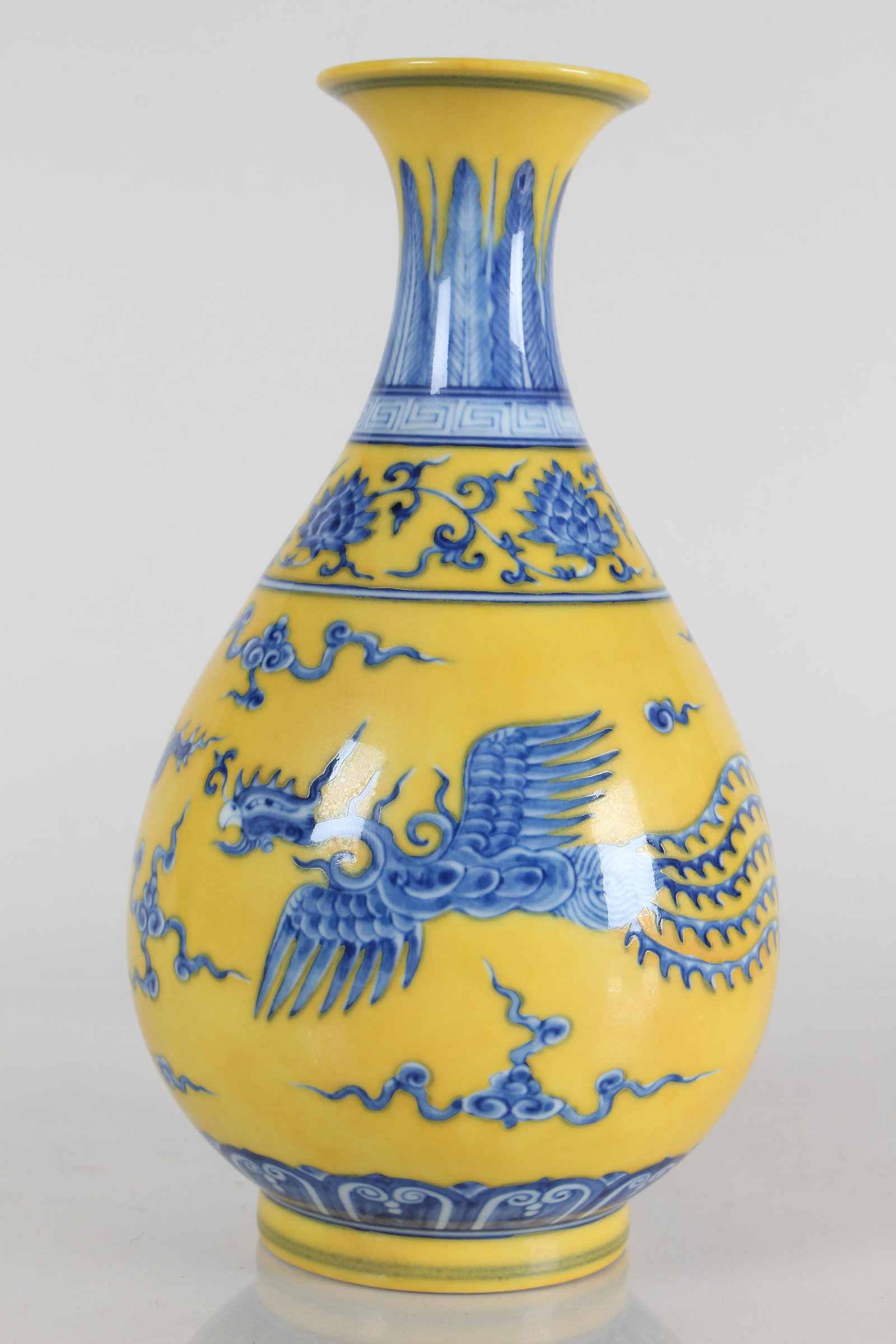 A Chinese Yellow-coding Dragon-decorating Porcelain Fortune Vase - 5