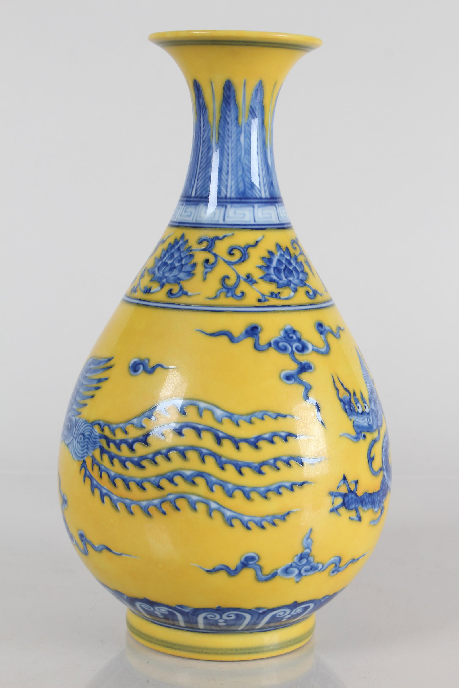 A Chinese Yellow-coding Dragon-decorating Porcelain Fortune Vase - 6