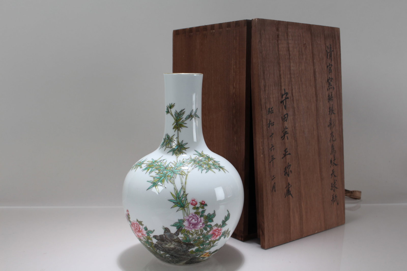 A Chinese Nature-sceen Porcelain Fortune Vase: A Chinese Nature-sceen Porcelain Fortune Vase. Height: 9 (inch).