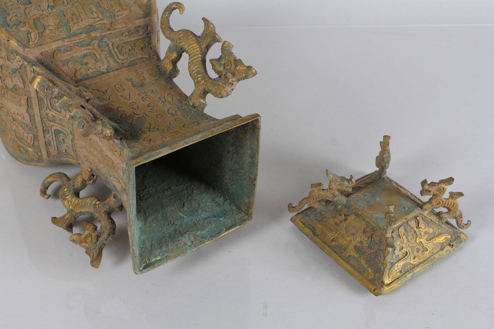 A Chinese Square-based Duo-handled Bronze Vessel - 4