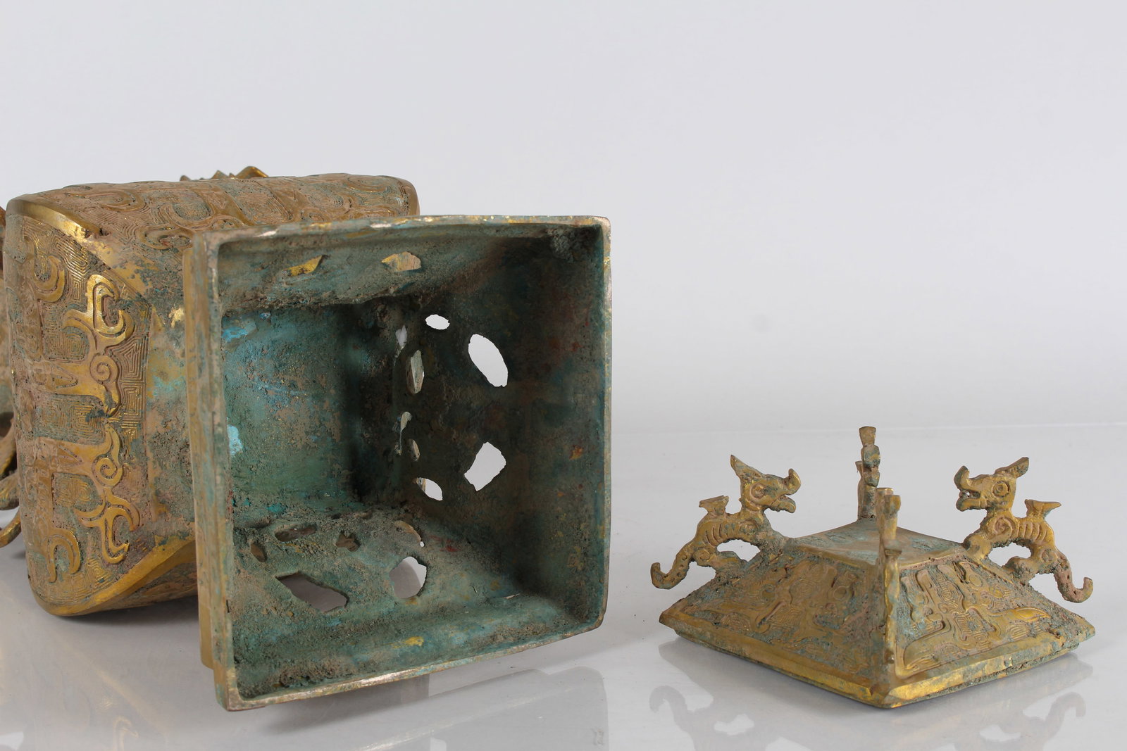 A Chinese Square-based Duo-handled Bronze Vessel - 5