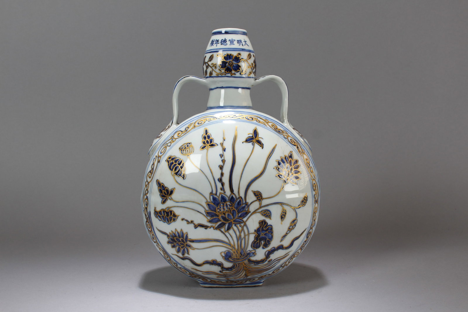 A Chinese Duo-handling Nature-sceen Blue and White Porcelain Fortune Vase: A Chinese Duo-handling Nature-sceen Blue and White Porcelain Fortune Vase. Height: 11.75 (inch). Width: 8 (inch).