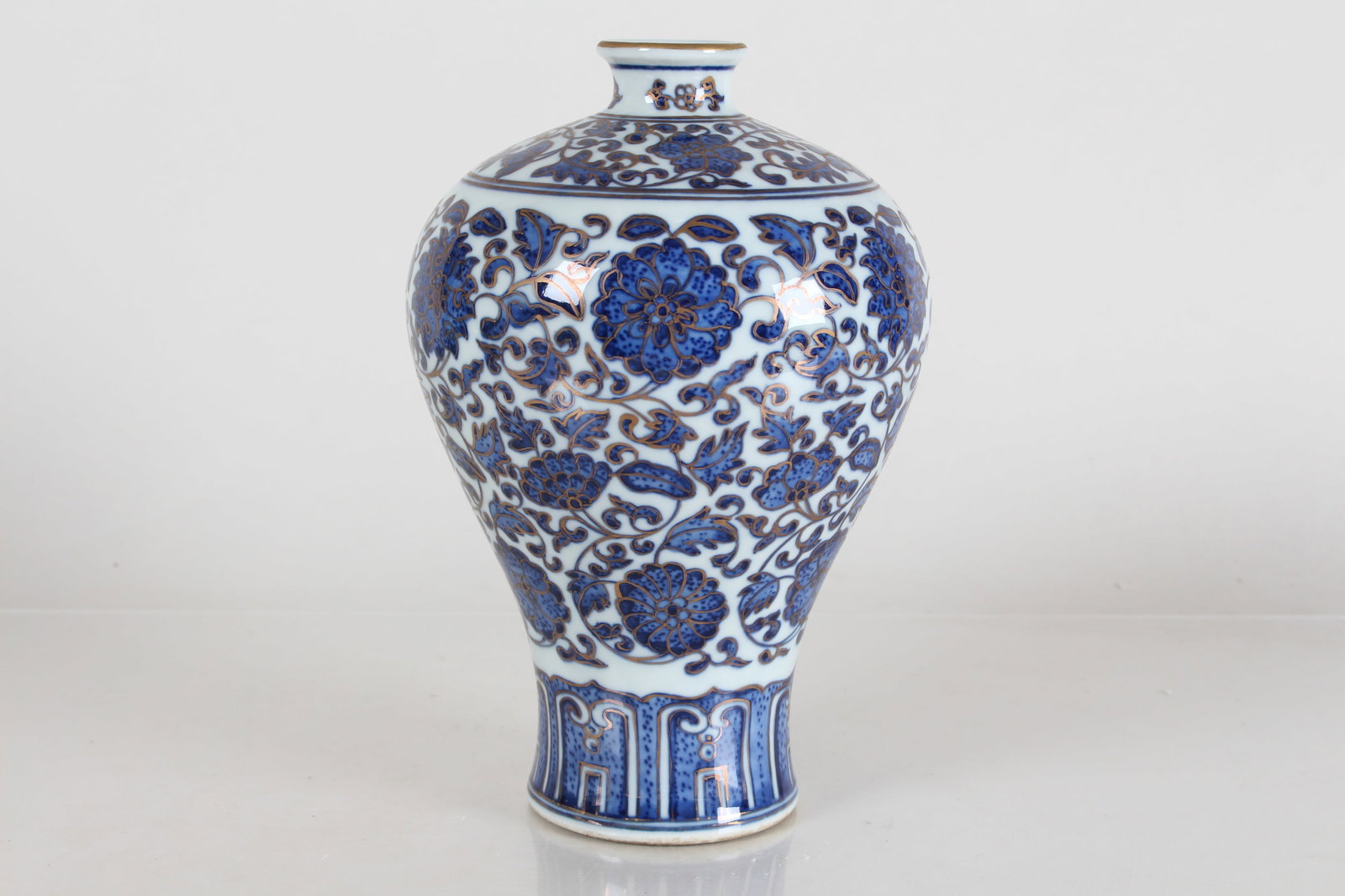 A Chinese Blue and White Fortune Porcelain Vase: A Chinese Blue and White Fortune Porcelain Vase . Height: 8 (inch).