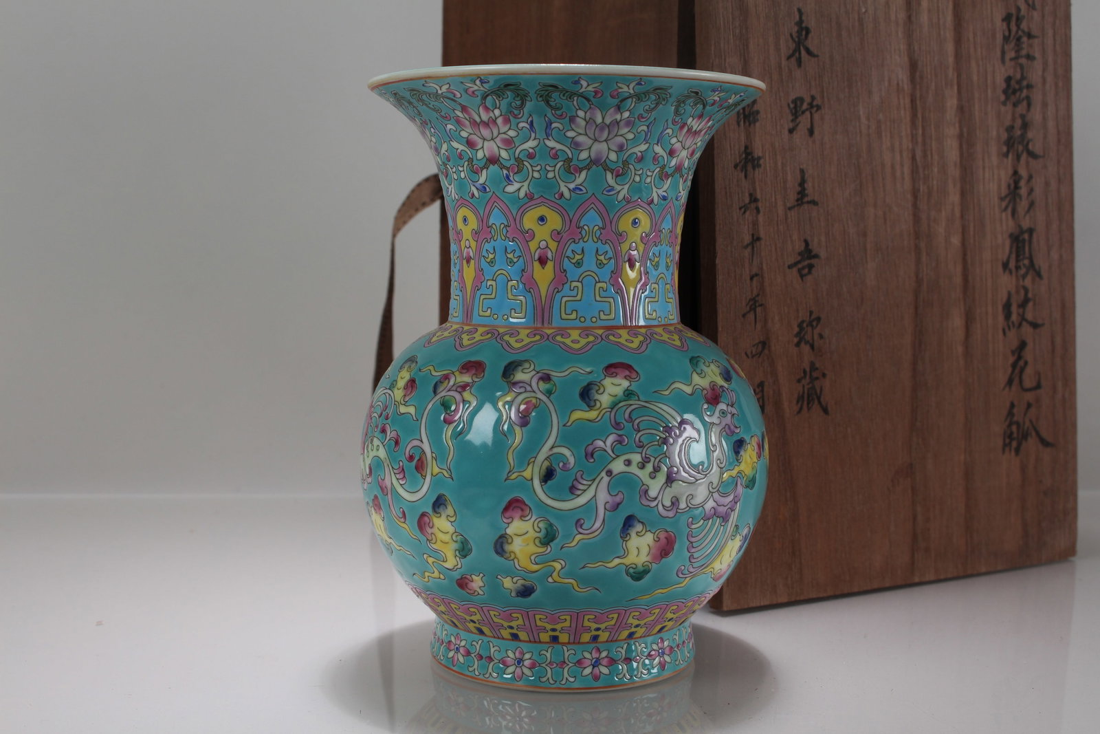 A Chinese Blue-coding Religious Bat-framing Fortune Vase - 3